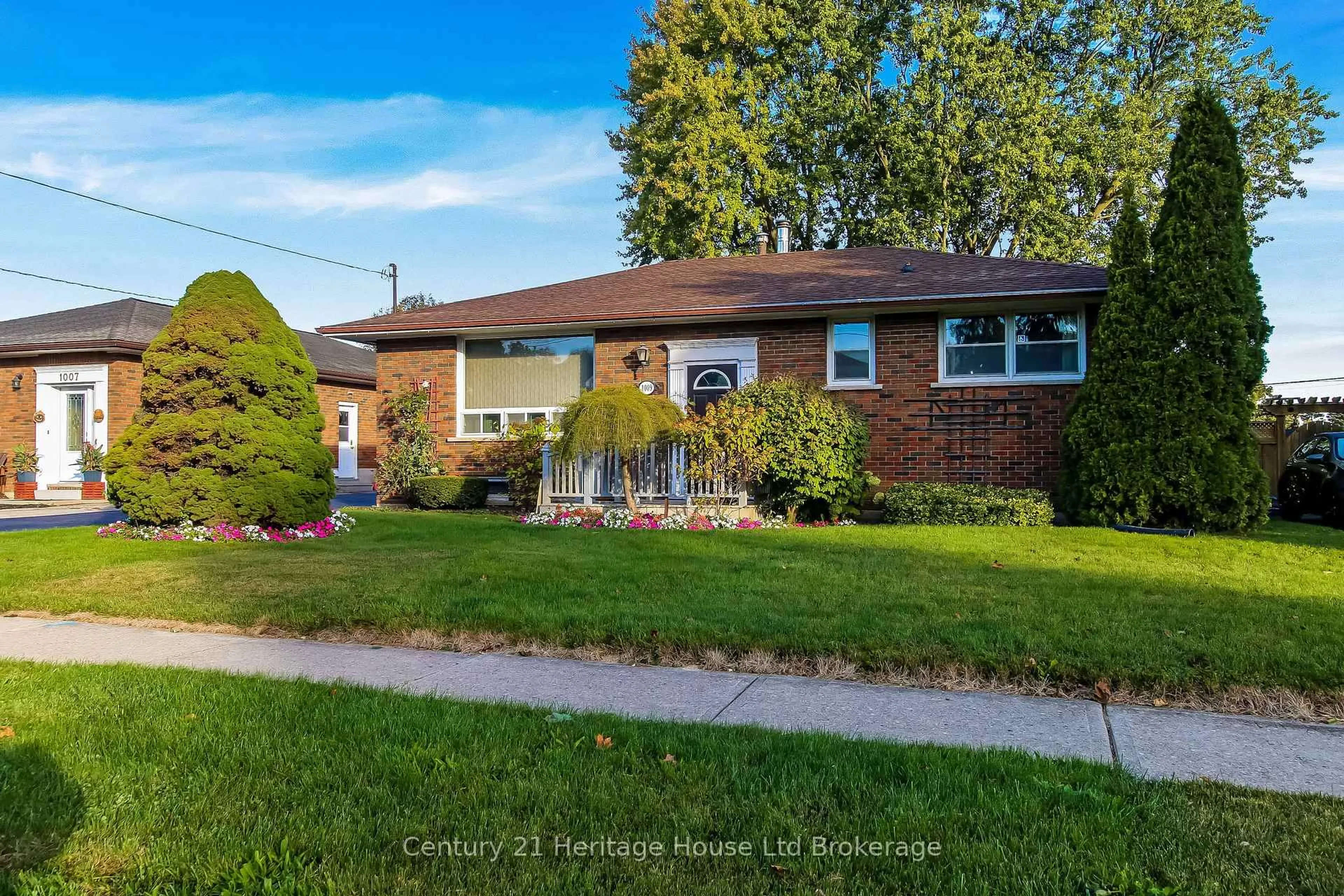 Home with brick exterior material, street for 1009 Warwick St, Woodstock Ontario N4S 4S3