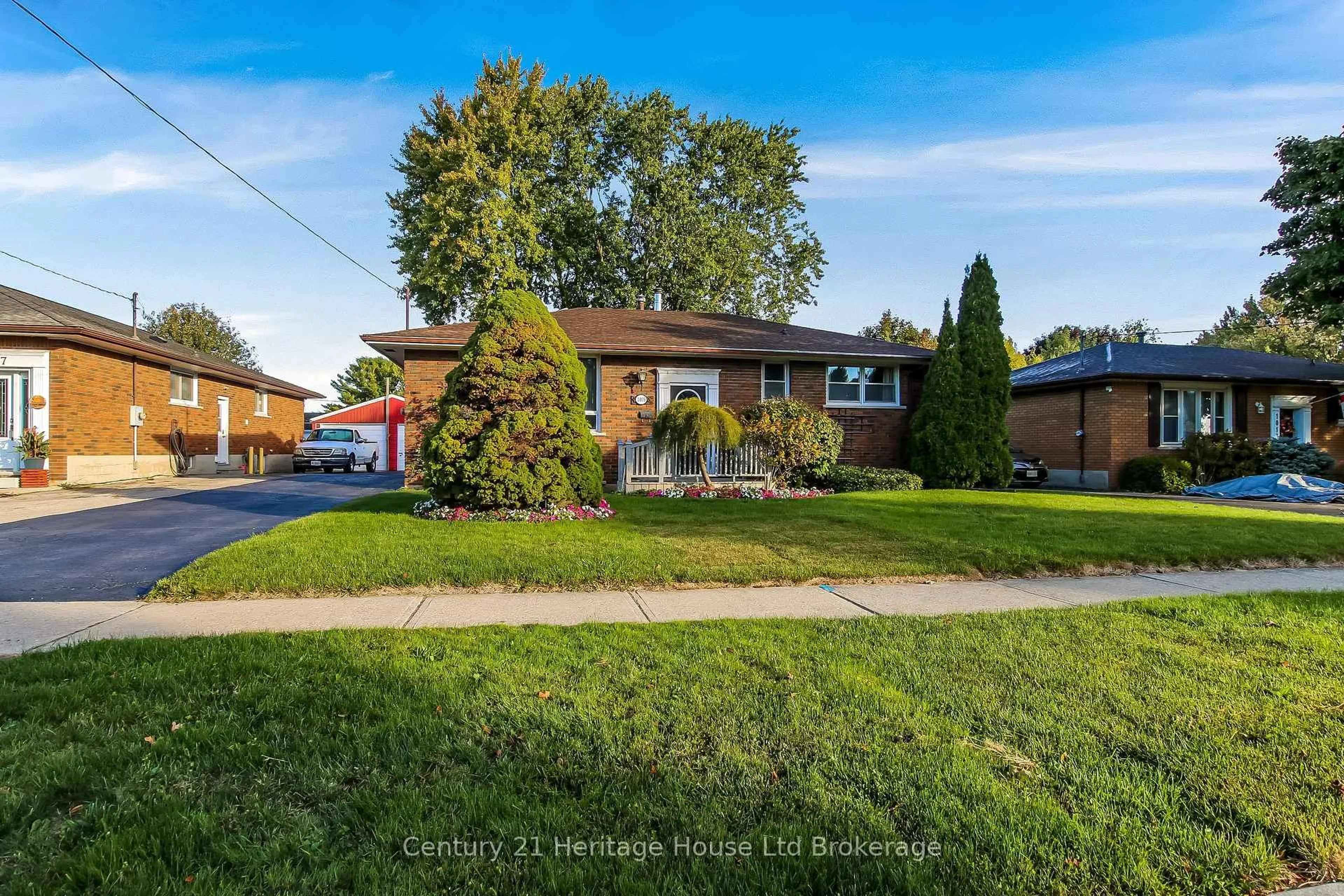 Home with brick exterior material, street for 1009 Warwick St, Woodstock Ontario N4S 4S3