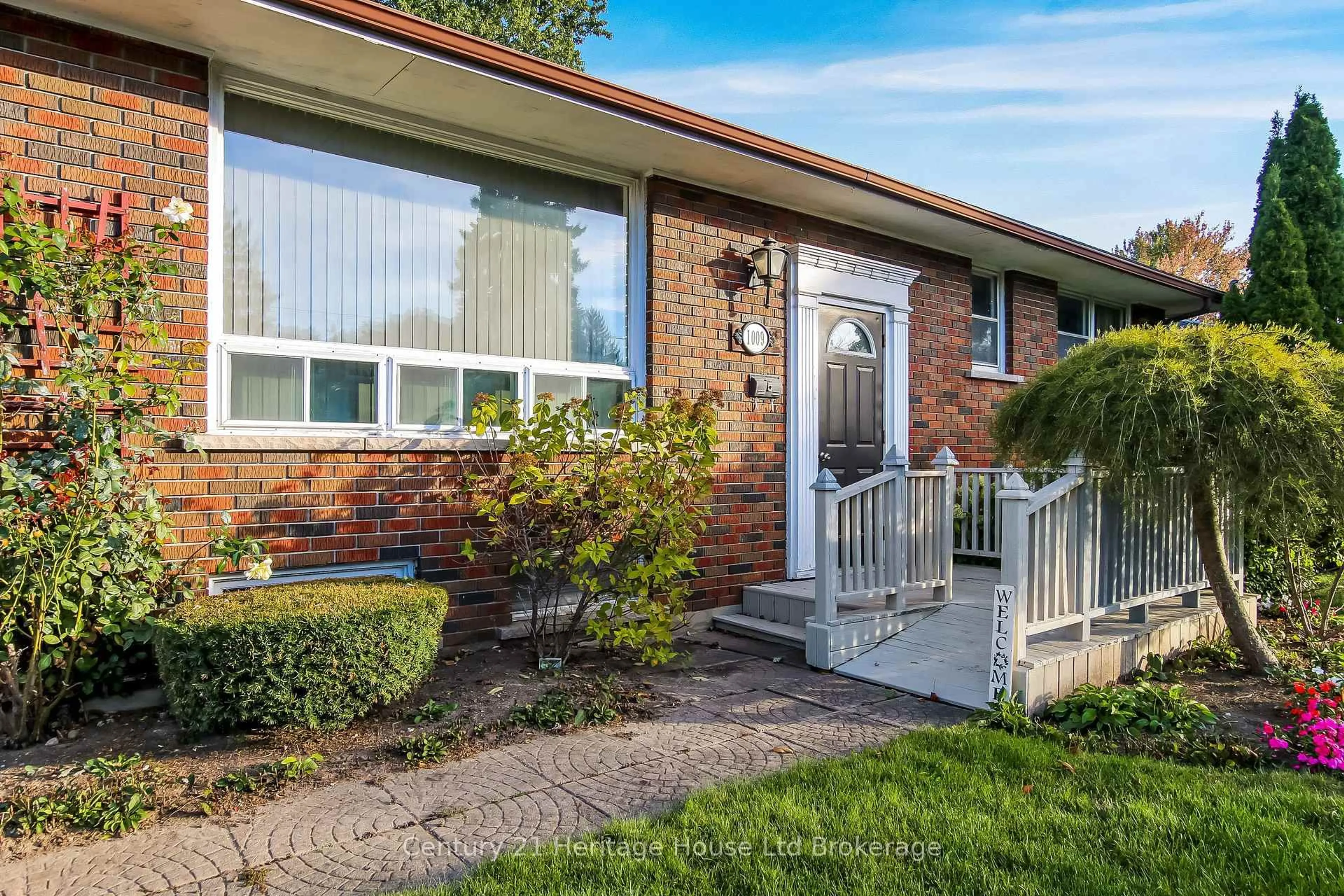Home with brick exterior material, street for 1009 Warwick St, Woodstock Ontario N4S 4S3
