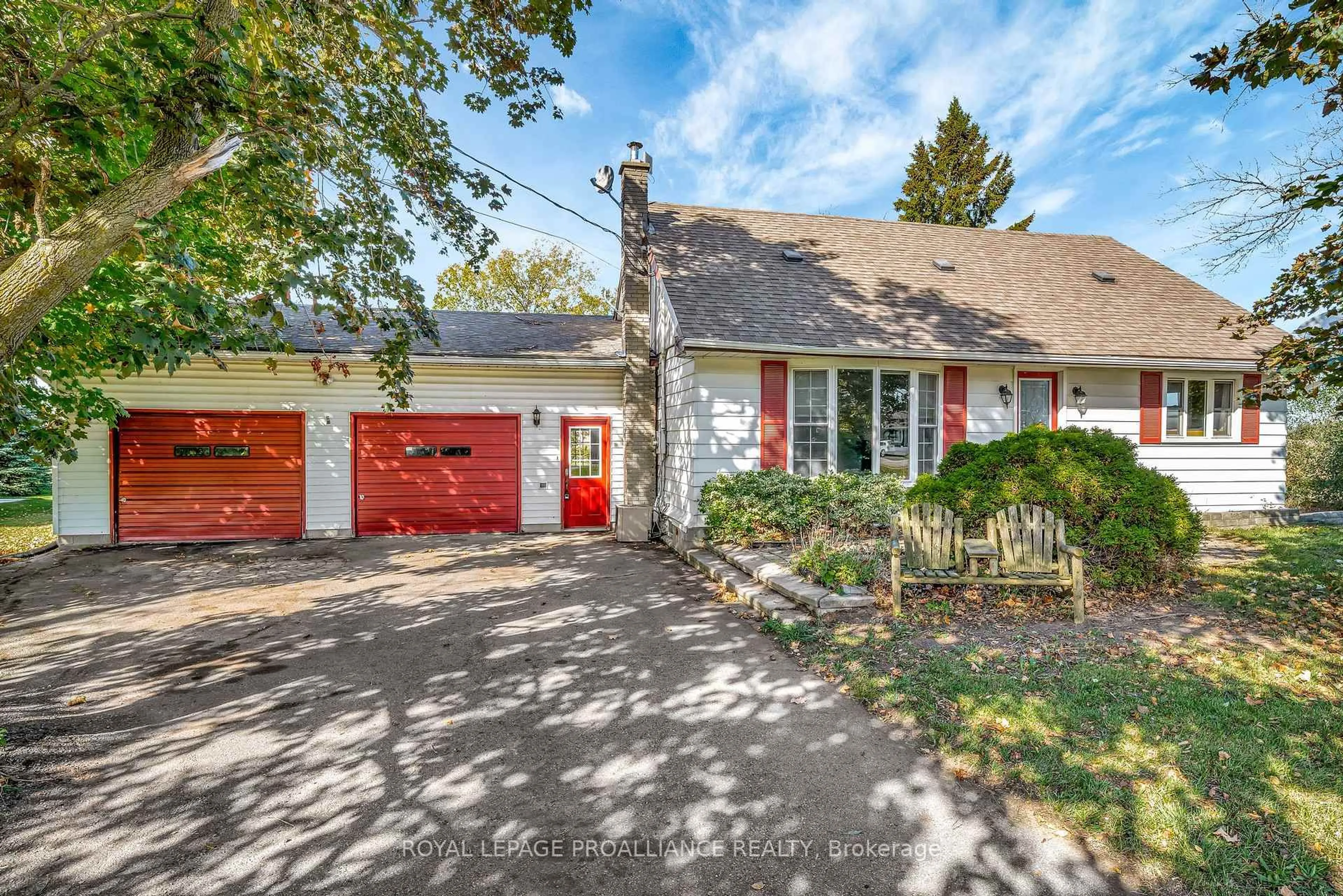 A pic from outside/outdoor area/front of a property/back of a property/a pic from drone, street for 1067 AIRPORT Pkwy, Belleville Ontario K8N 4Z6