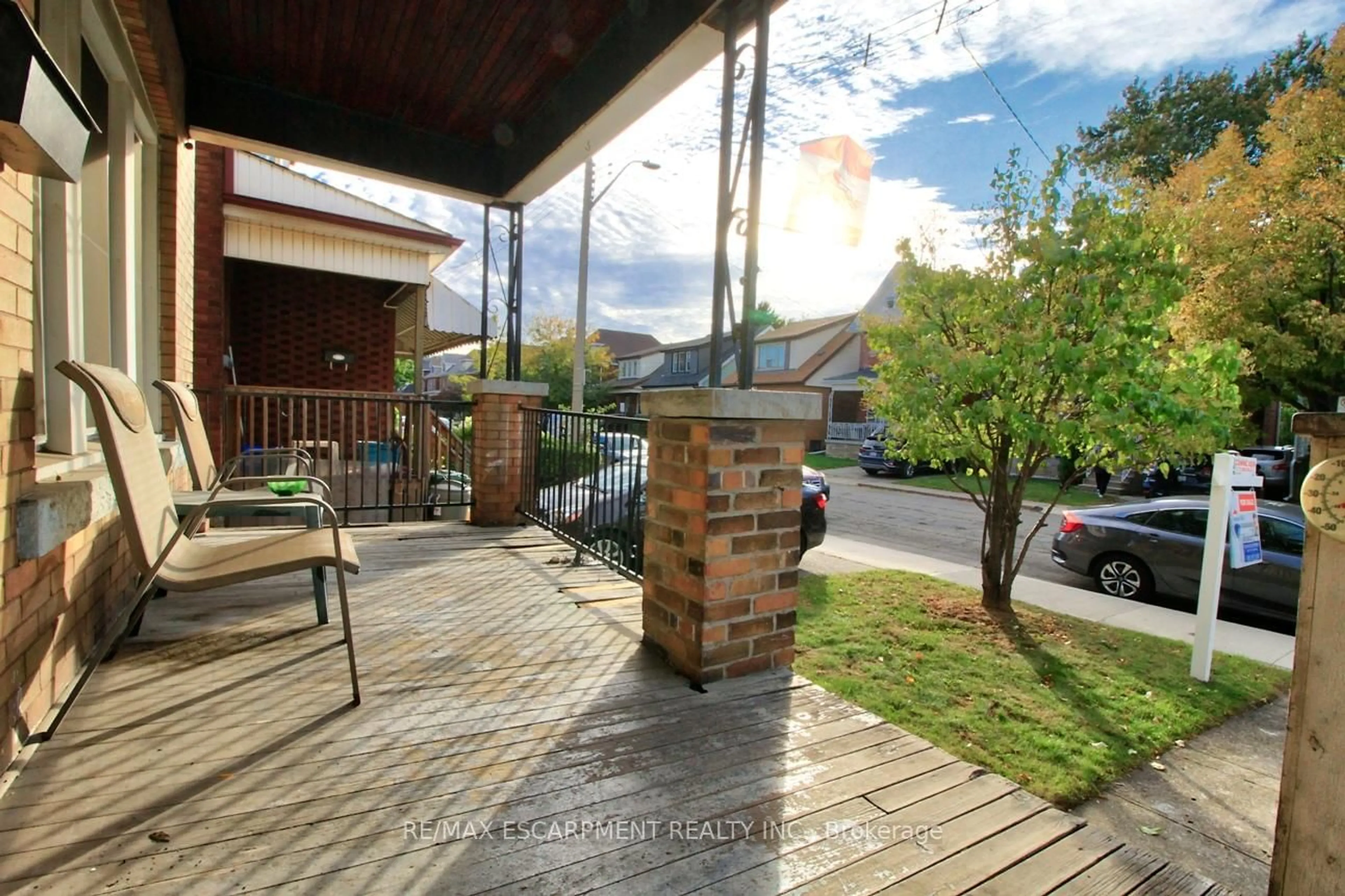 Patio, street for 112 Kensington Ave, Hamilton Ontario L8L 7N2