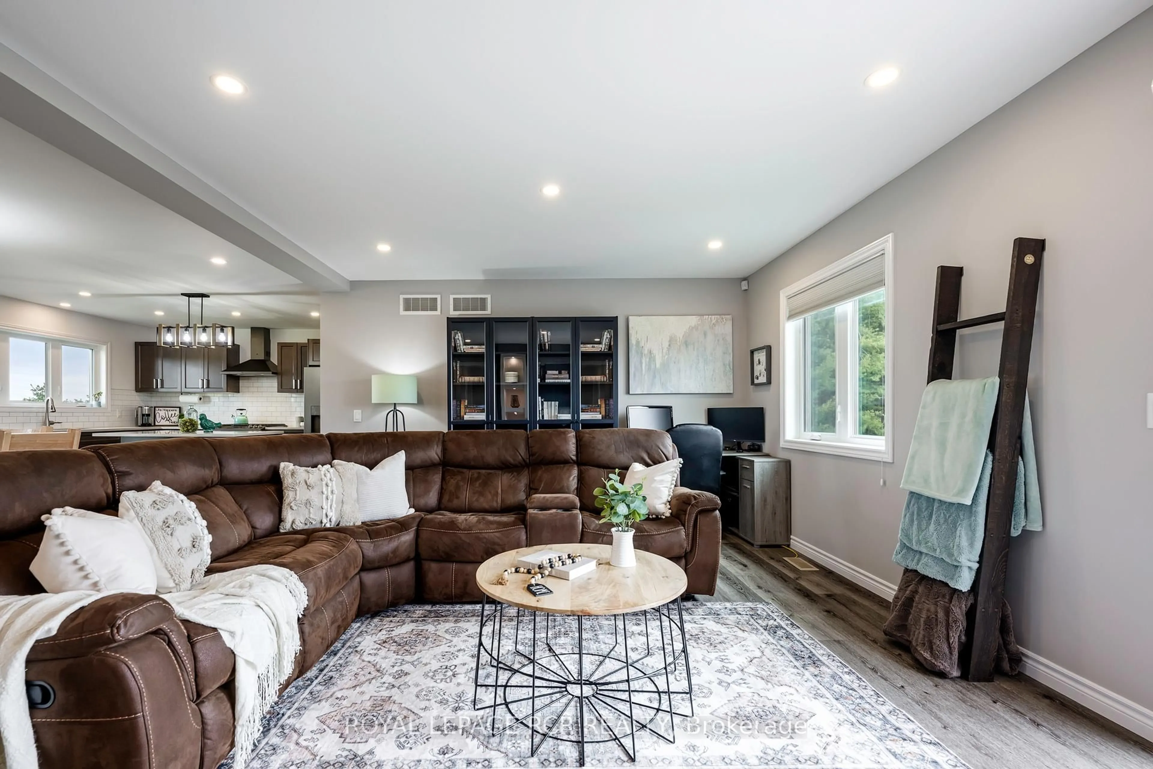 Living room with furniture, unknown for 384345 Sideroad 20, Amaranth Ontario L9W 3Z2