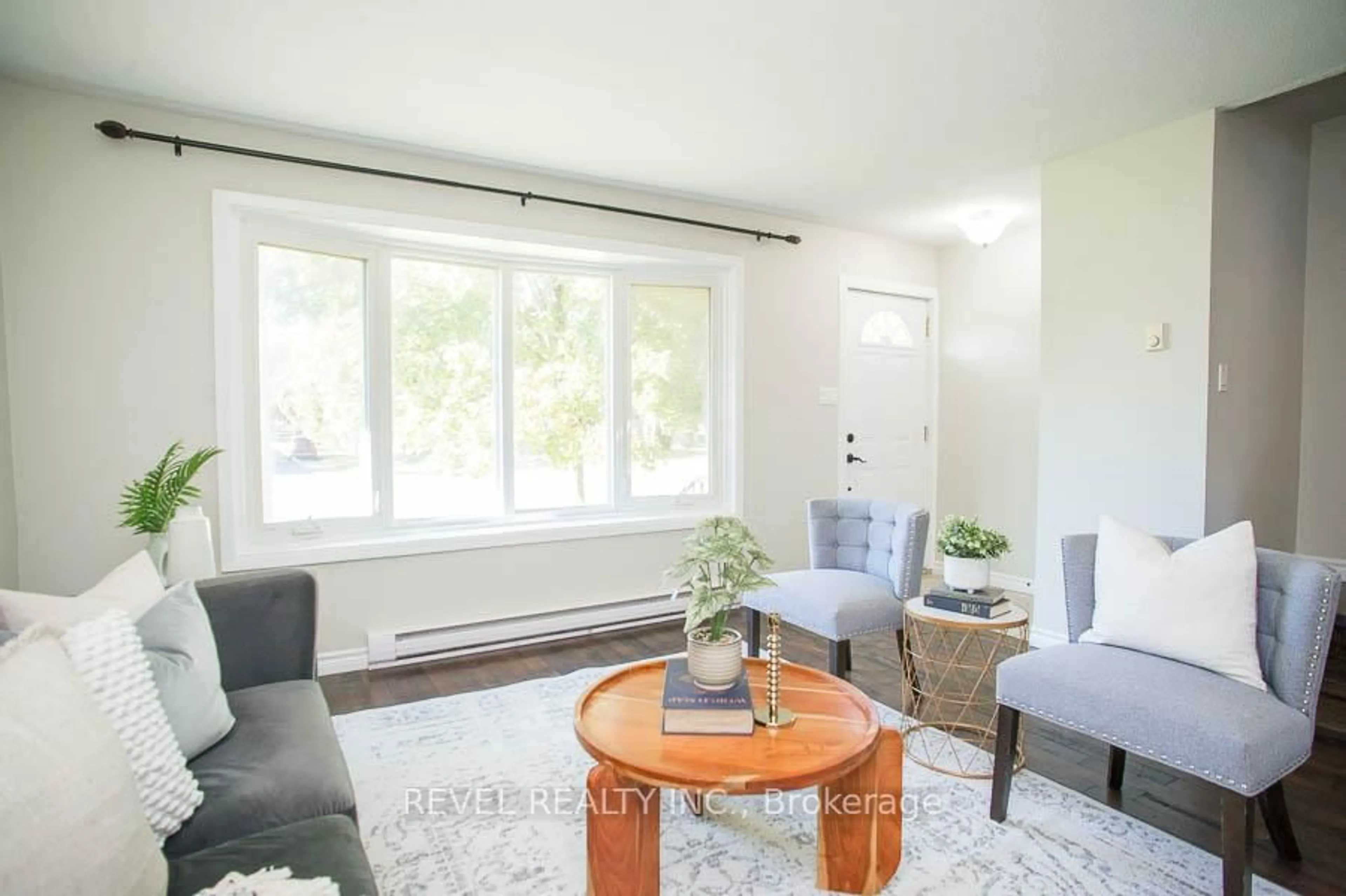 Living room with furniture, unknown for 24 Coachwood Rd #5, Brantford Ontario N3R 3R4