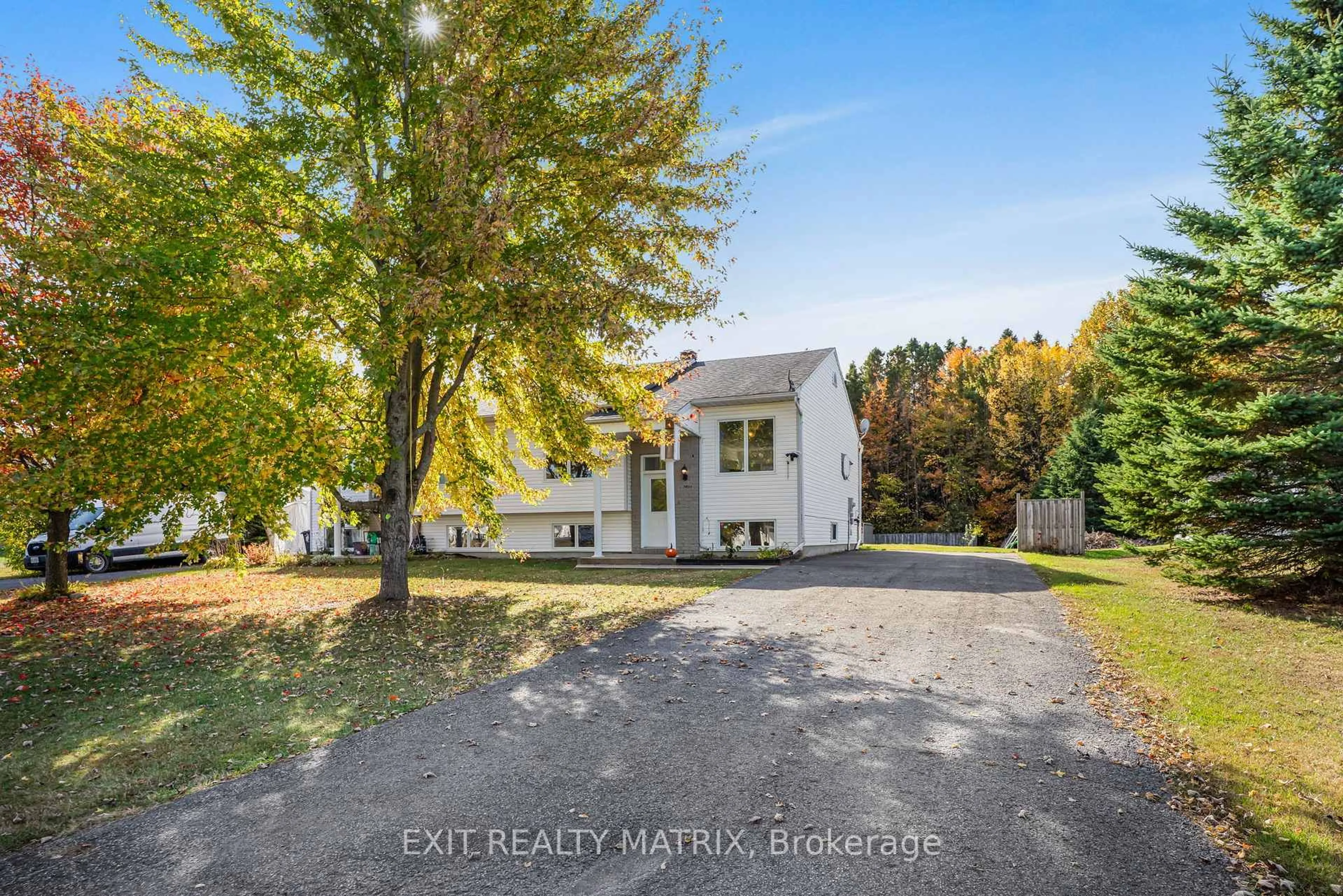 A pic from outside/outdoor area/front of a property/back of a property/a pic from drone, unknown for 542 Devista Blvd #B, Alfred and Plantagenet Ontario K0B 1A0