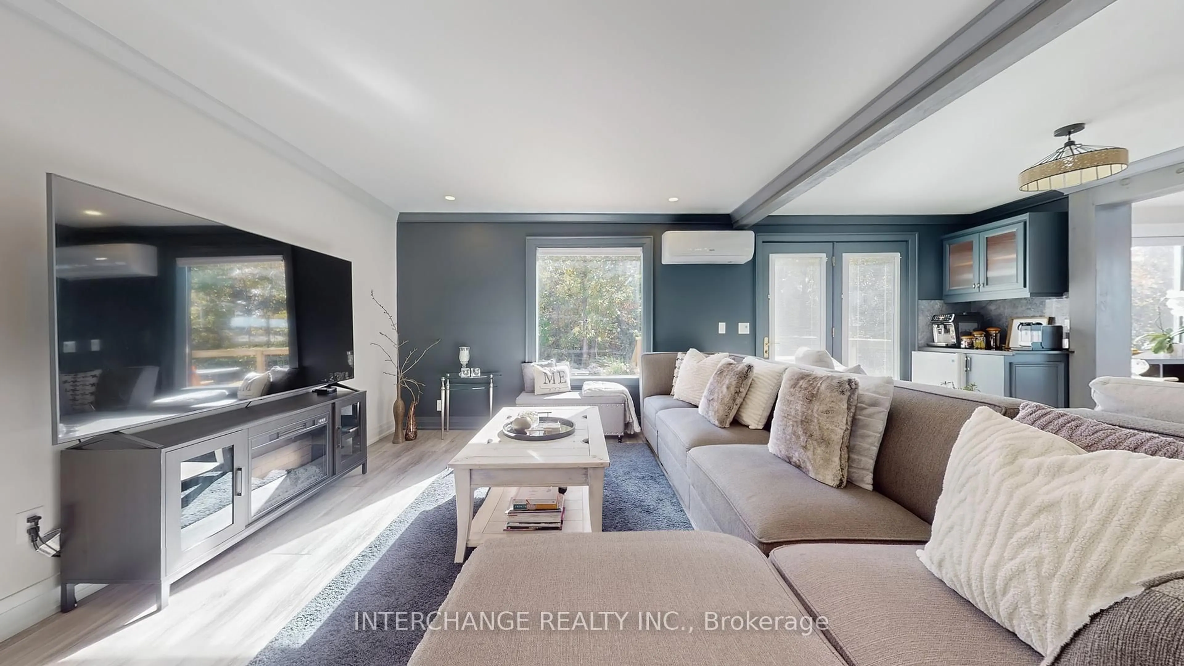 Living room with furniture, unknown for 1015 River St, Muskoka Lakes Ontario P0C 1A0