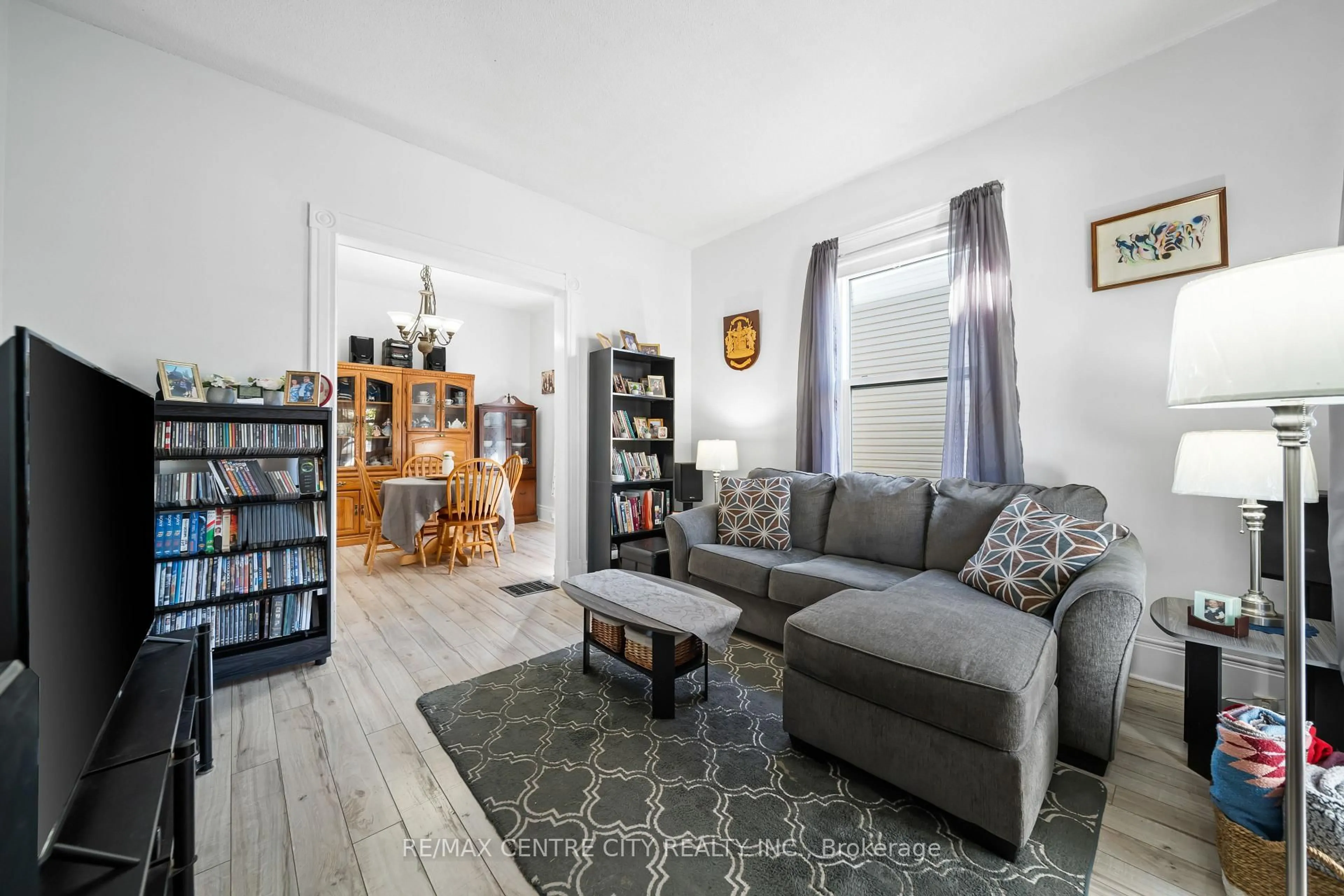 Living room with furniture, unknown for 174 Centre St, St. Thomas Ontario N5R 3A4