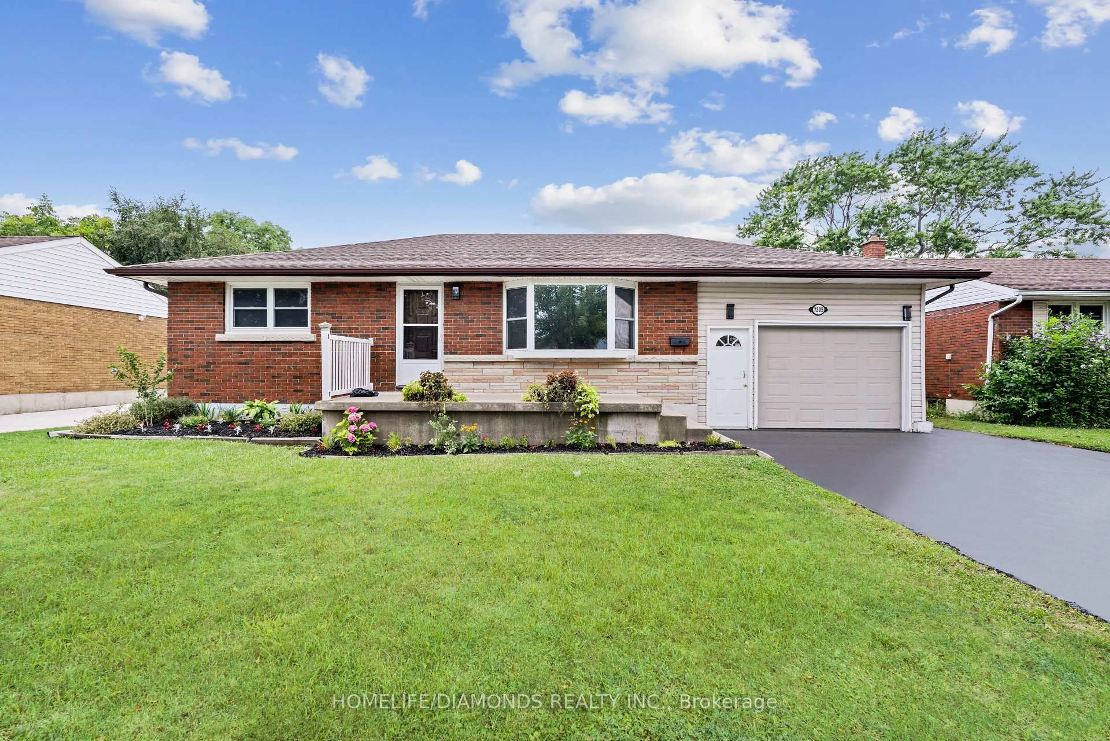 Home with brick exterior material, street for 7305 MERRITT Ave, Niagara Falls Ontario L2G 5C3