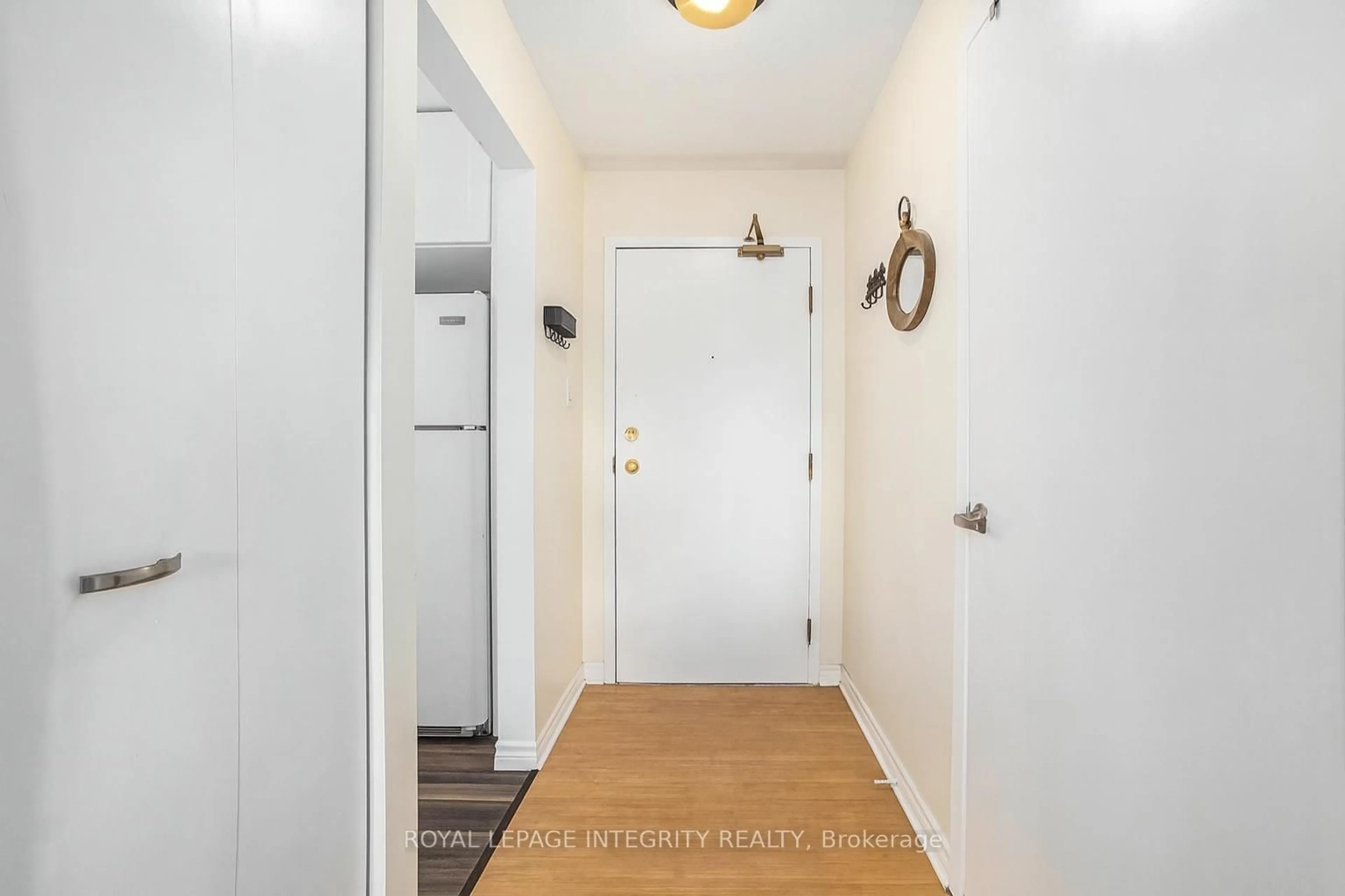 Indoor entryway for 270 Lorry Greenberg Dr #210, Ottawa Ontario K1T 3K2