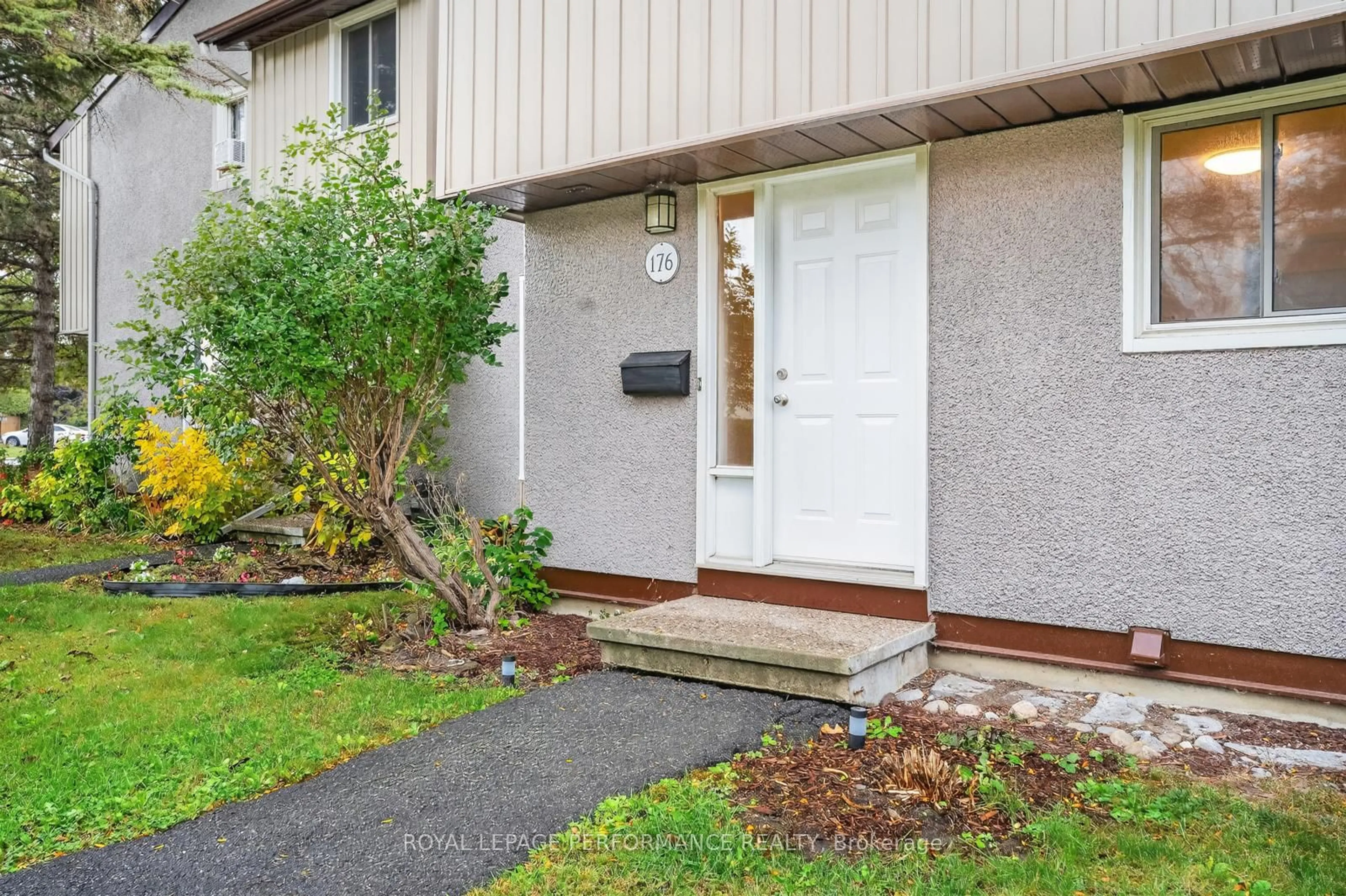 Unknown for 176 Woodfield Dr #118, Ottawa Ontario K2G 3W8