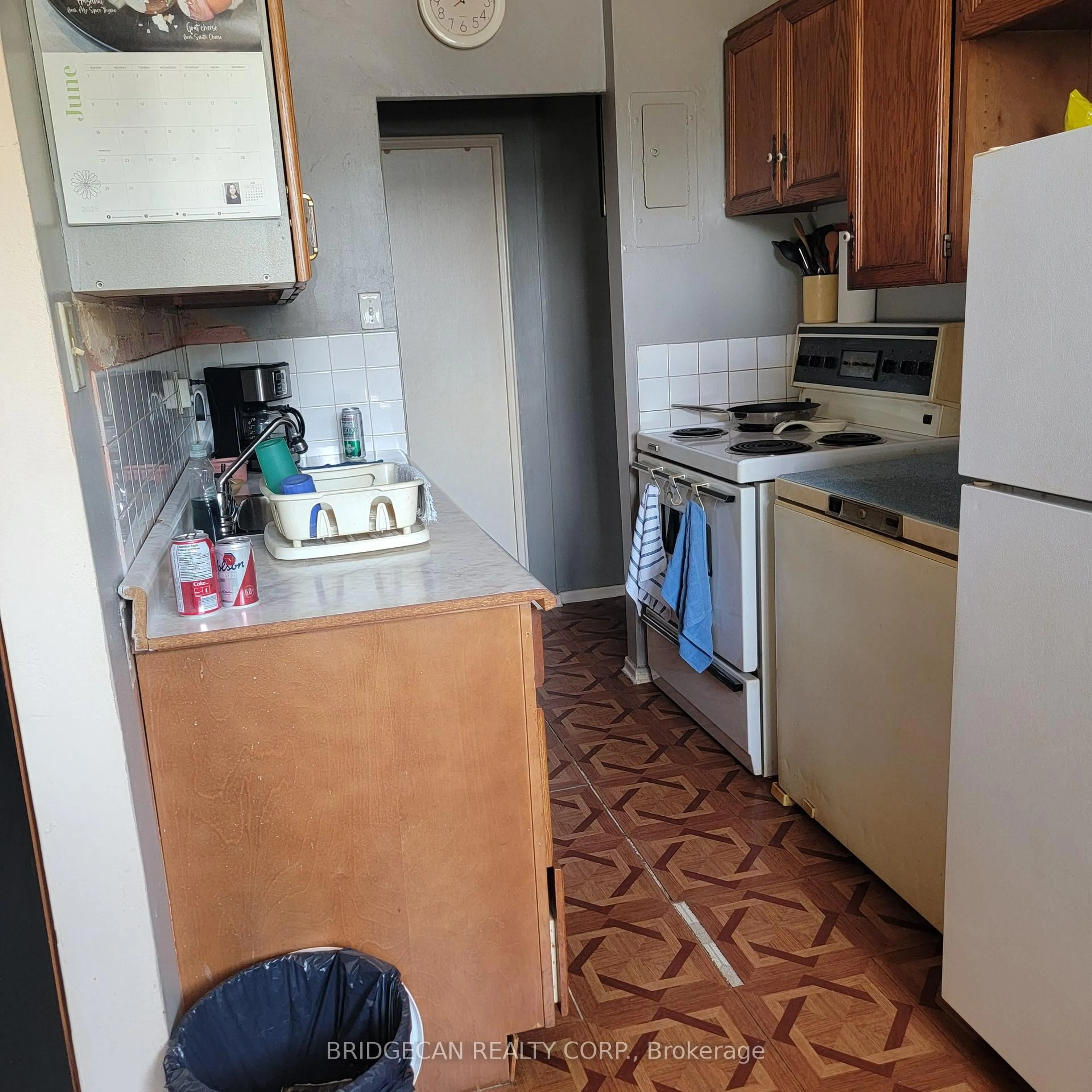 Standard kitchen, unknown for 1830 Dumont St #202, London East Ontario N5W 2S1