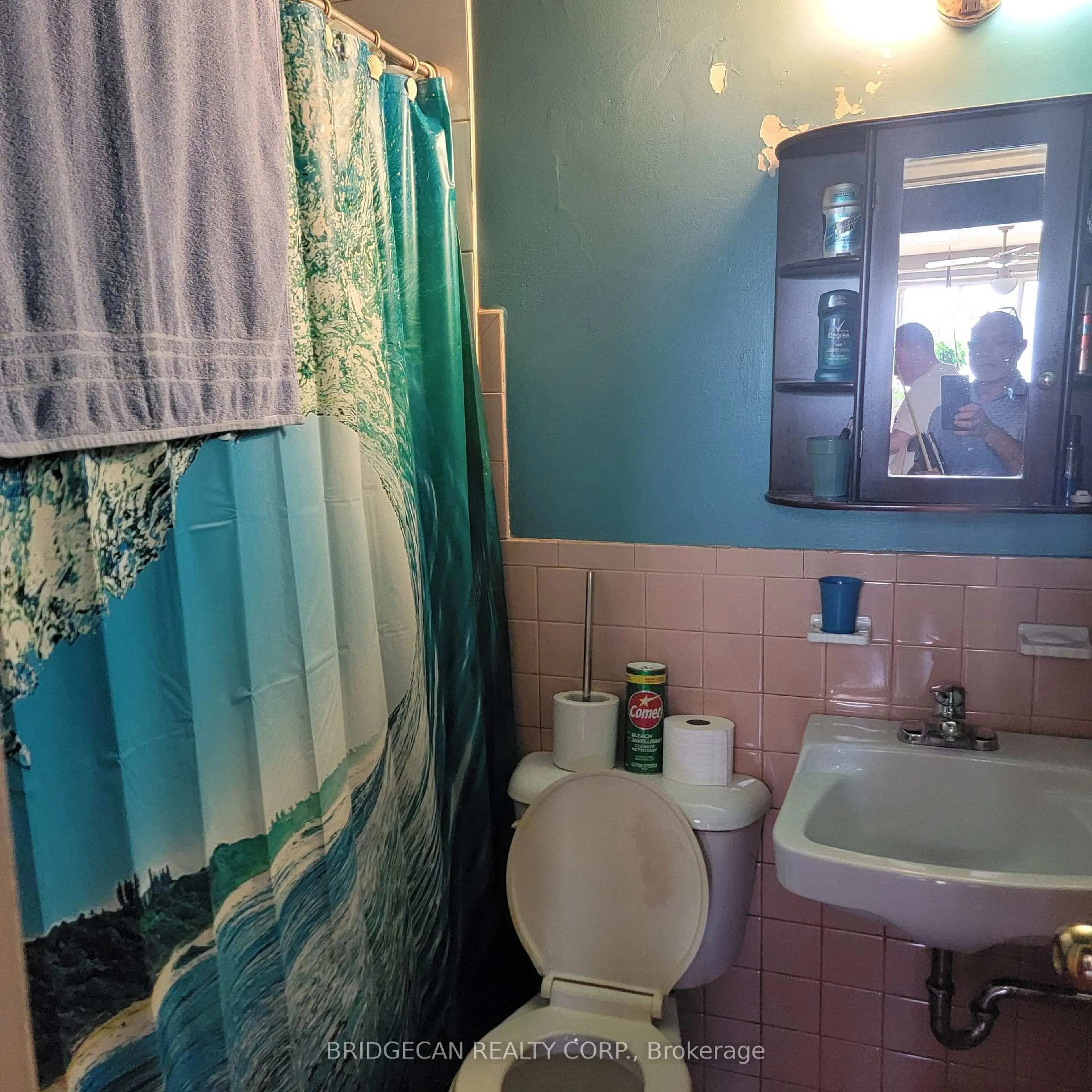 Standard bathroom, floor is not visible for 1830 Dumont St #202, London East Ontario N5W 2S1