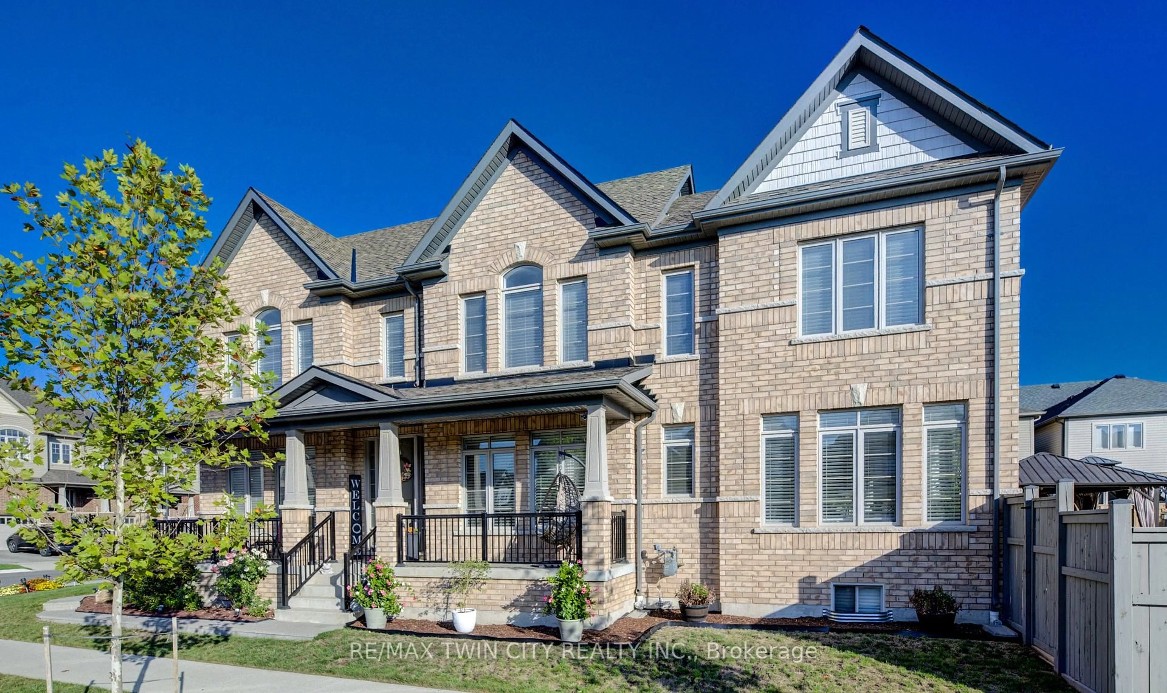 Home with brick exterior material, street for 39 Reistwood Dr, Kitchener Ontario N2R 0N8