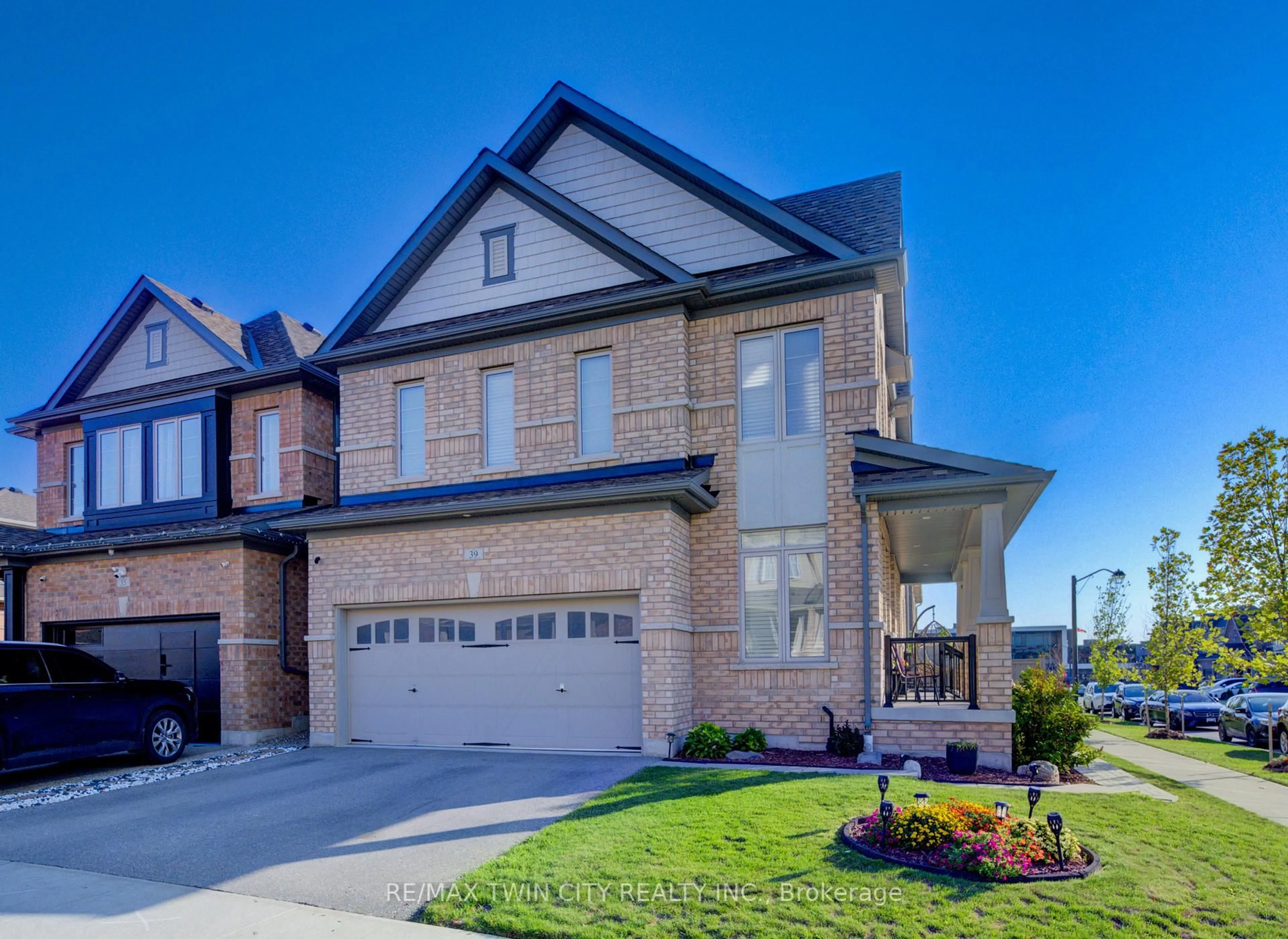 Home with brick exterior material, street for 39 Reistwood Dr, Kitchener Ontario N2R 0N8