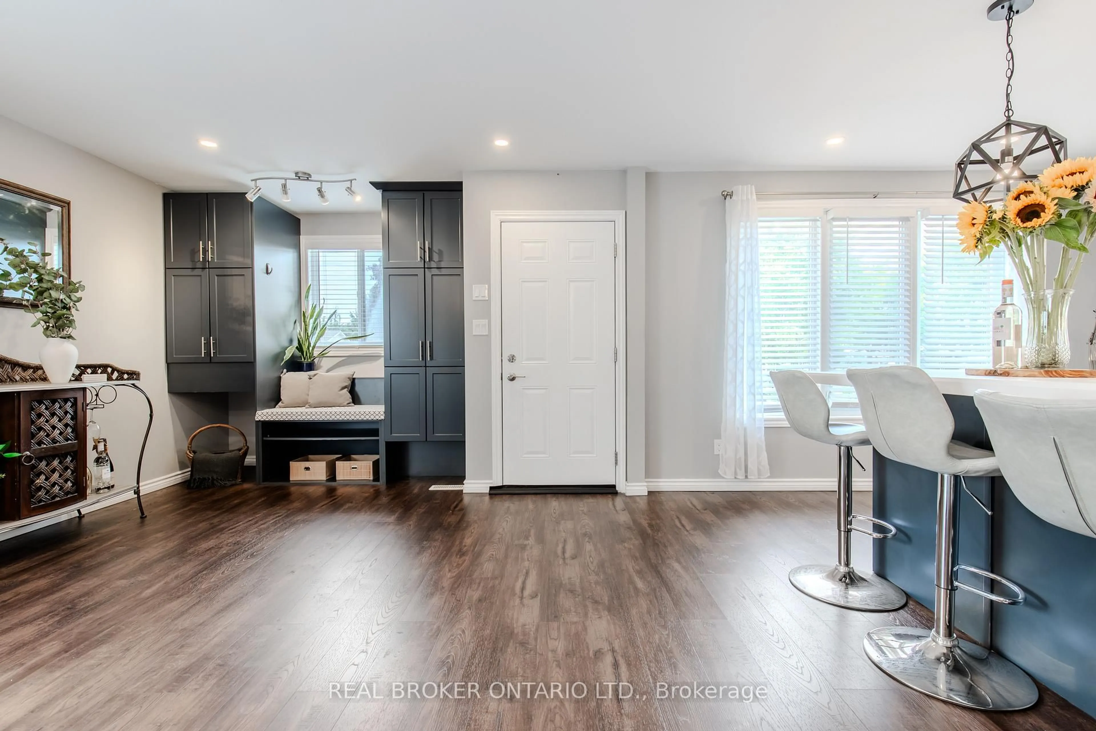 Indoor entryway for 1134 Mohawk St, Woodstock Ontario N4T 1A8