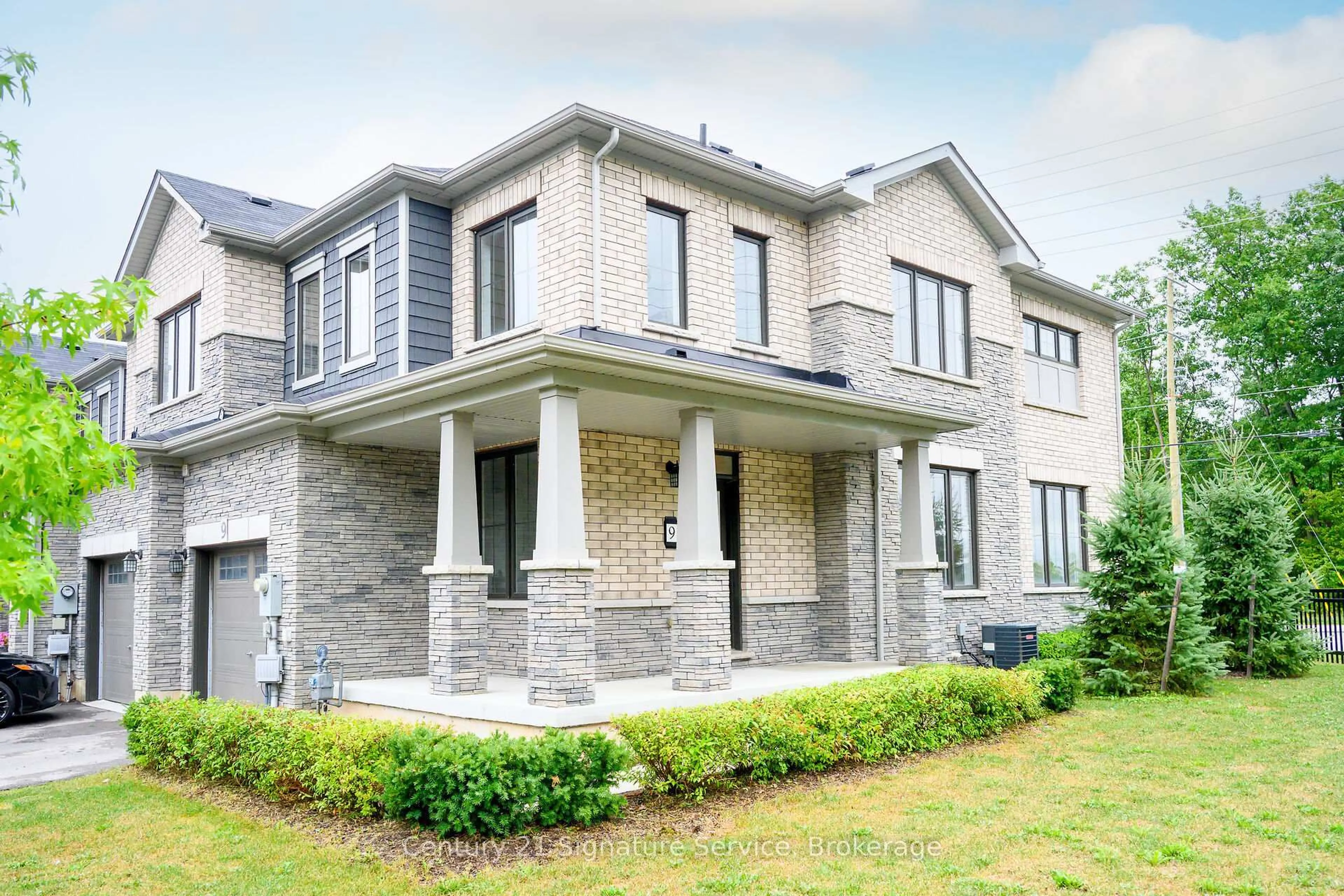 Home with brick exterior material, building for 8273 Tulip Tree Dr #9, Niagara Falls Ontario L2H 3S8