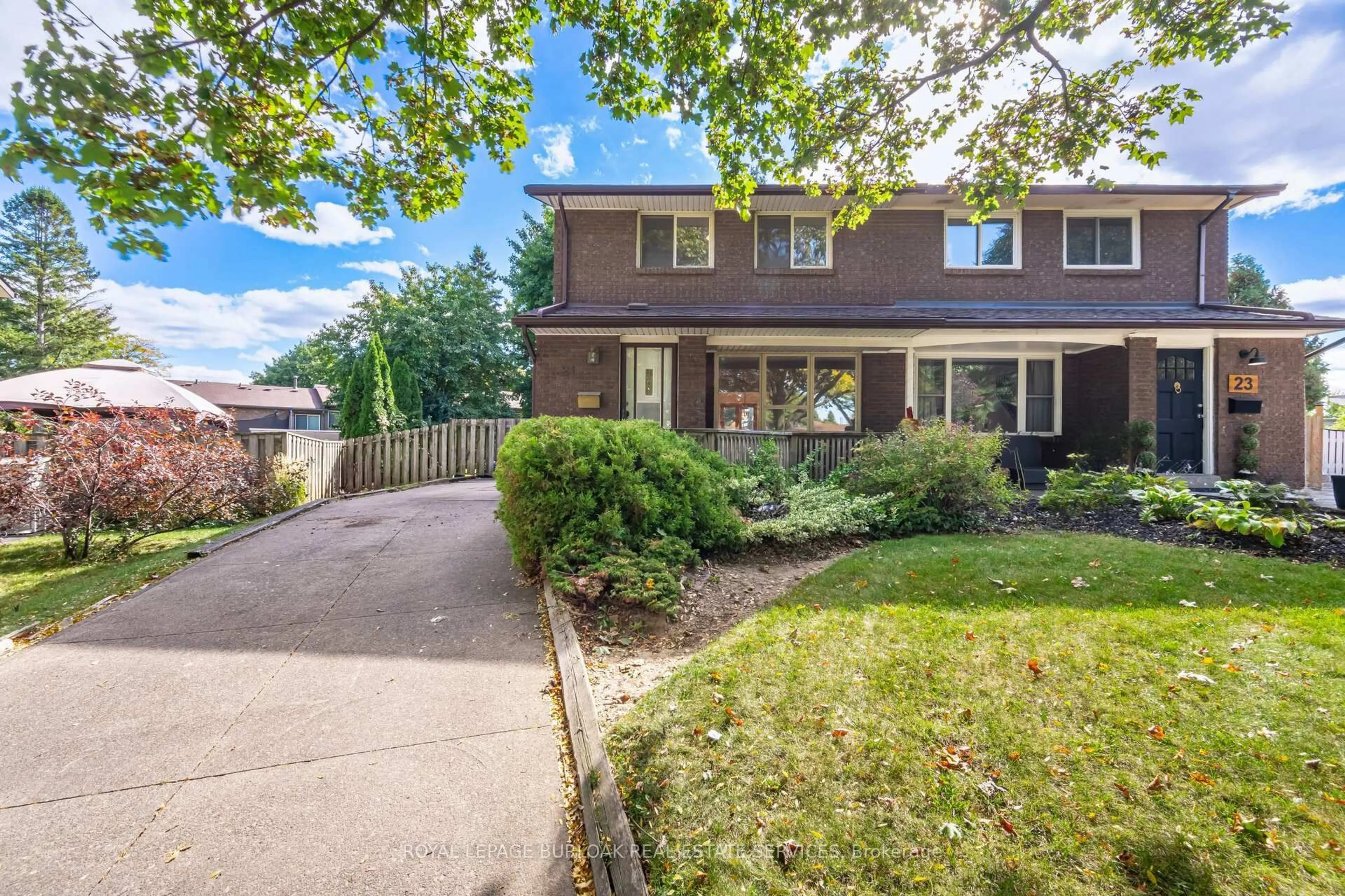 A pic from outside/outdoor area/front of a property/back of a property/a pic from drone, street for 21 Horning Dr, Hamilton Ontario L9C 6L2