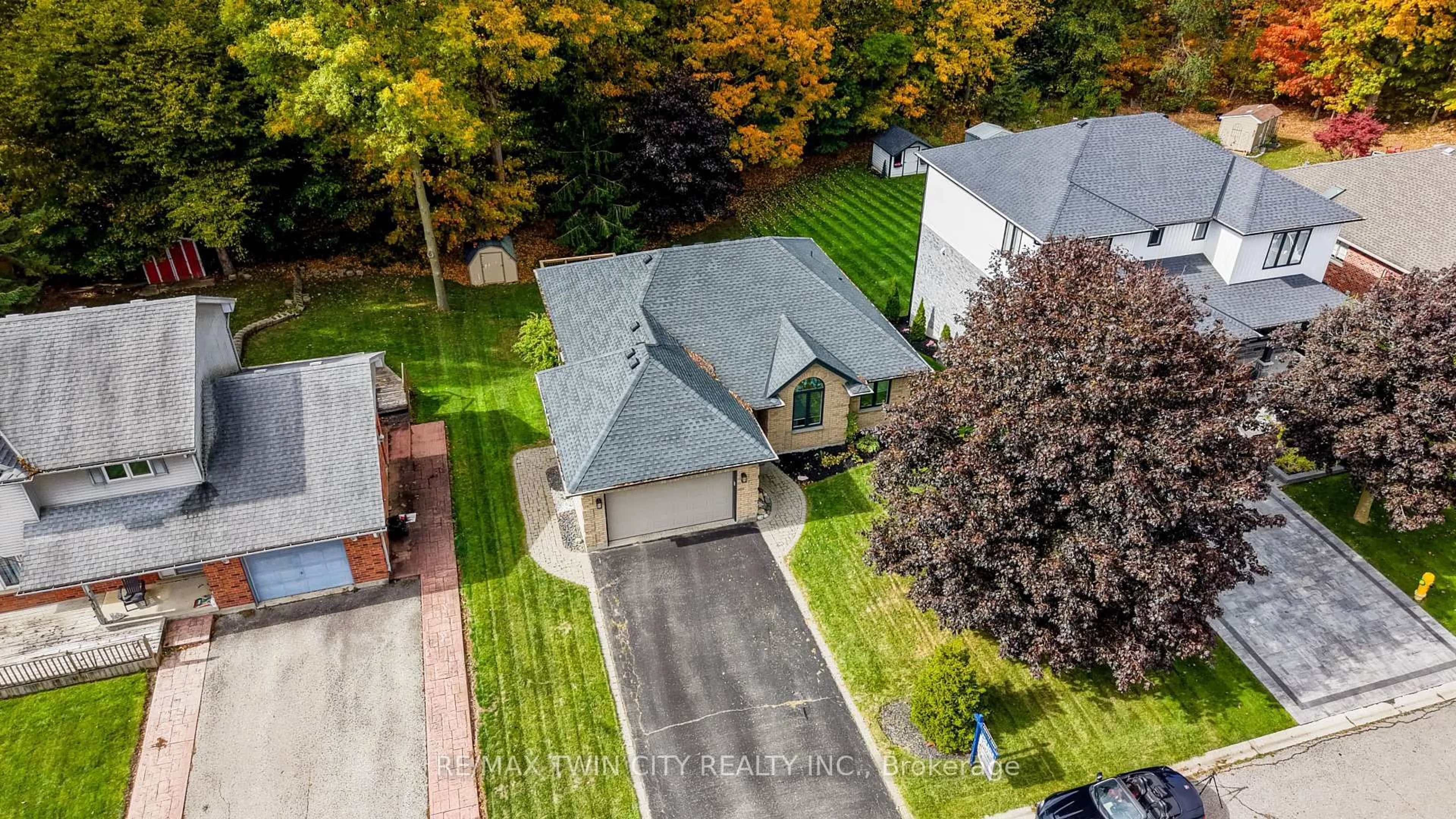 A pic from outside/outdoor area/front of a property/back of a property/a pic from drone, street for 51 Spring St, Norwich Ontario N0J 1P0