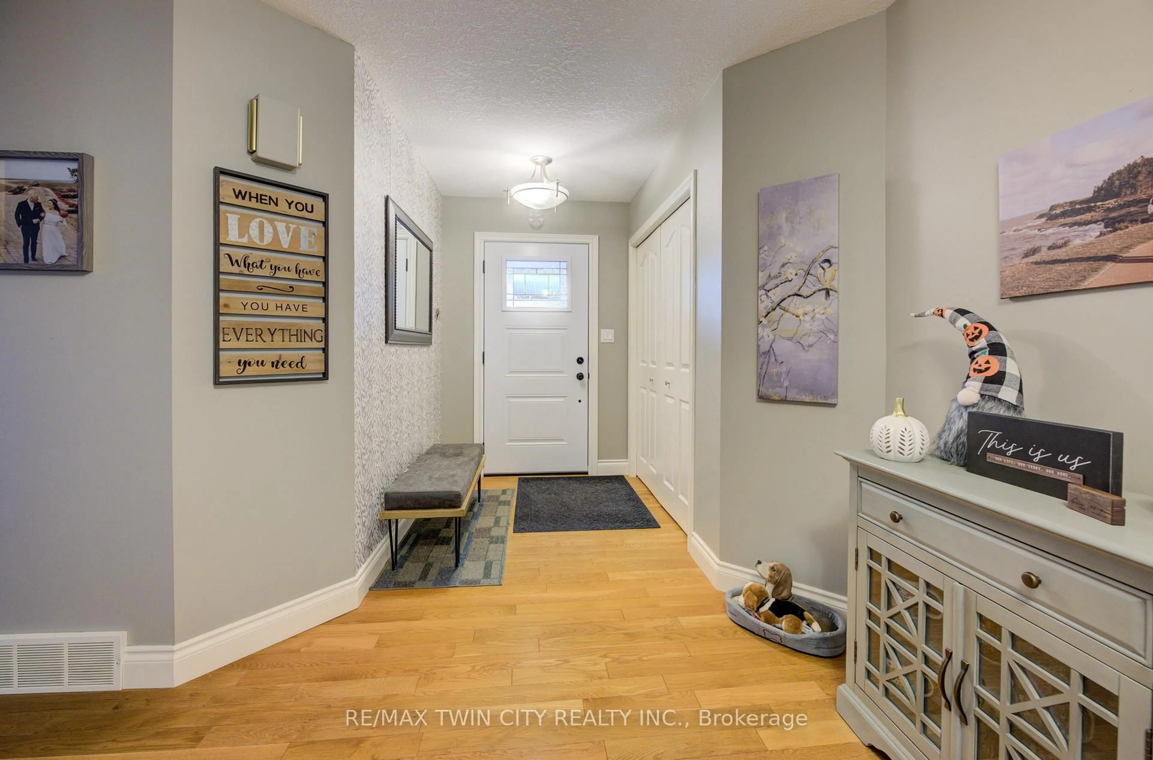 Indoor entryway for 51 Spring St, Norwich Ontario N0J 1P0