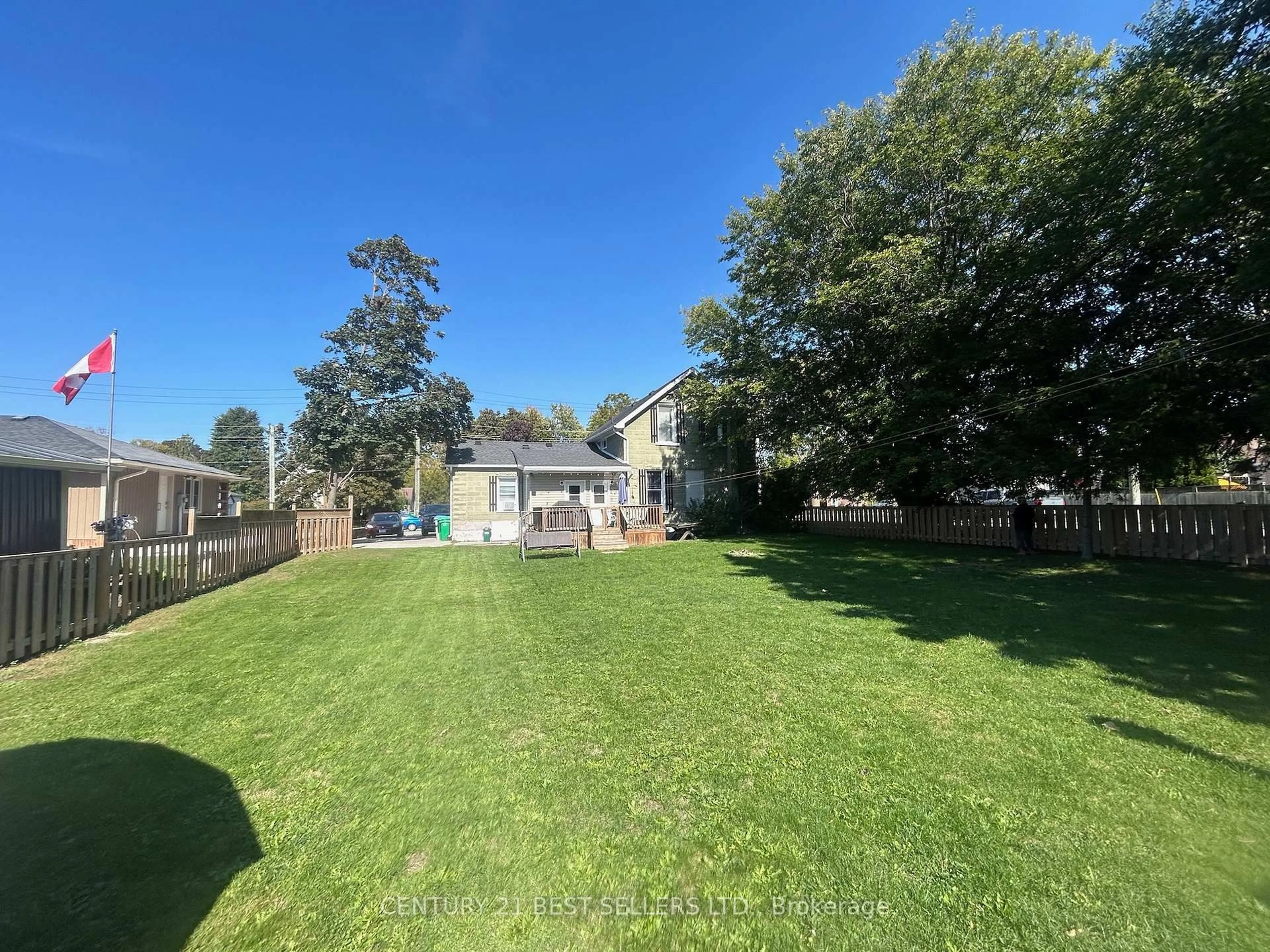 A pic from outside/outdoor area/front of a property/back of a property/a pic from drone, unknown for 115-117 Britannia Rd, Goderich Ontario N7A 2B4