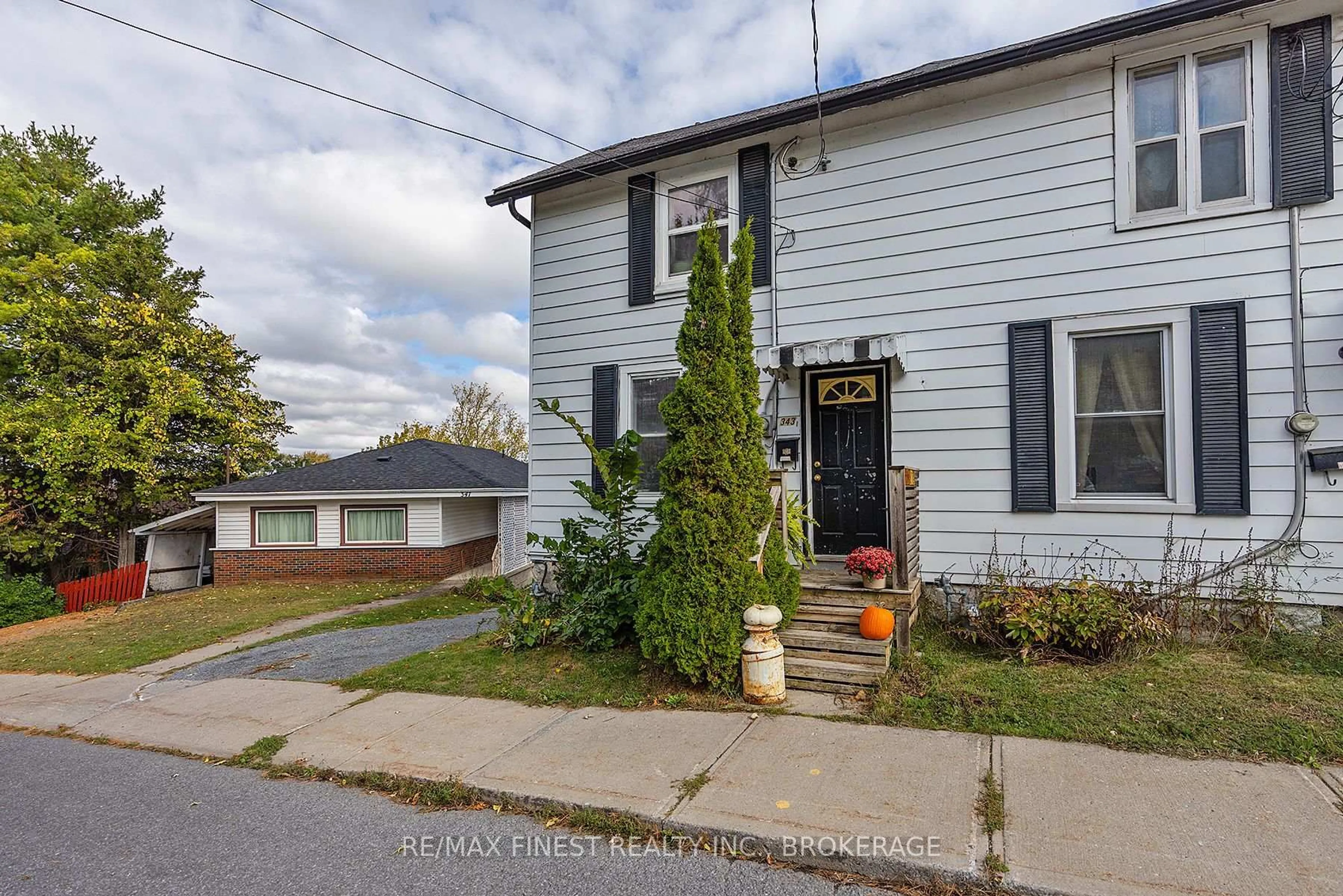 Unknown for 343 Sydenham St, Kingston Ontario K7K 3N1