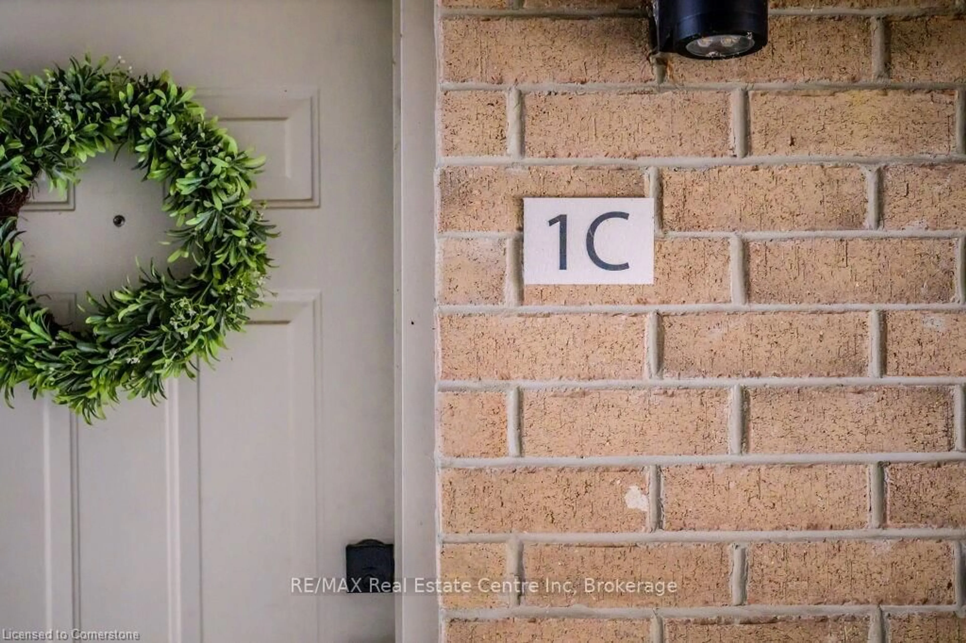 Indoor entryway for 185 Windale Cres #1C, Kitchener Ontario N2E 3H4