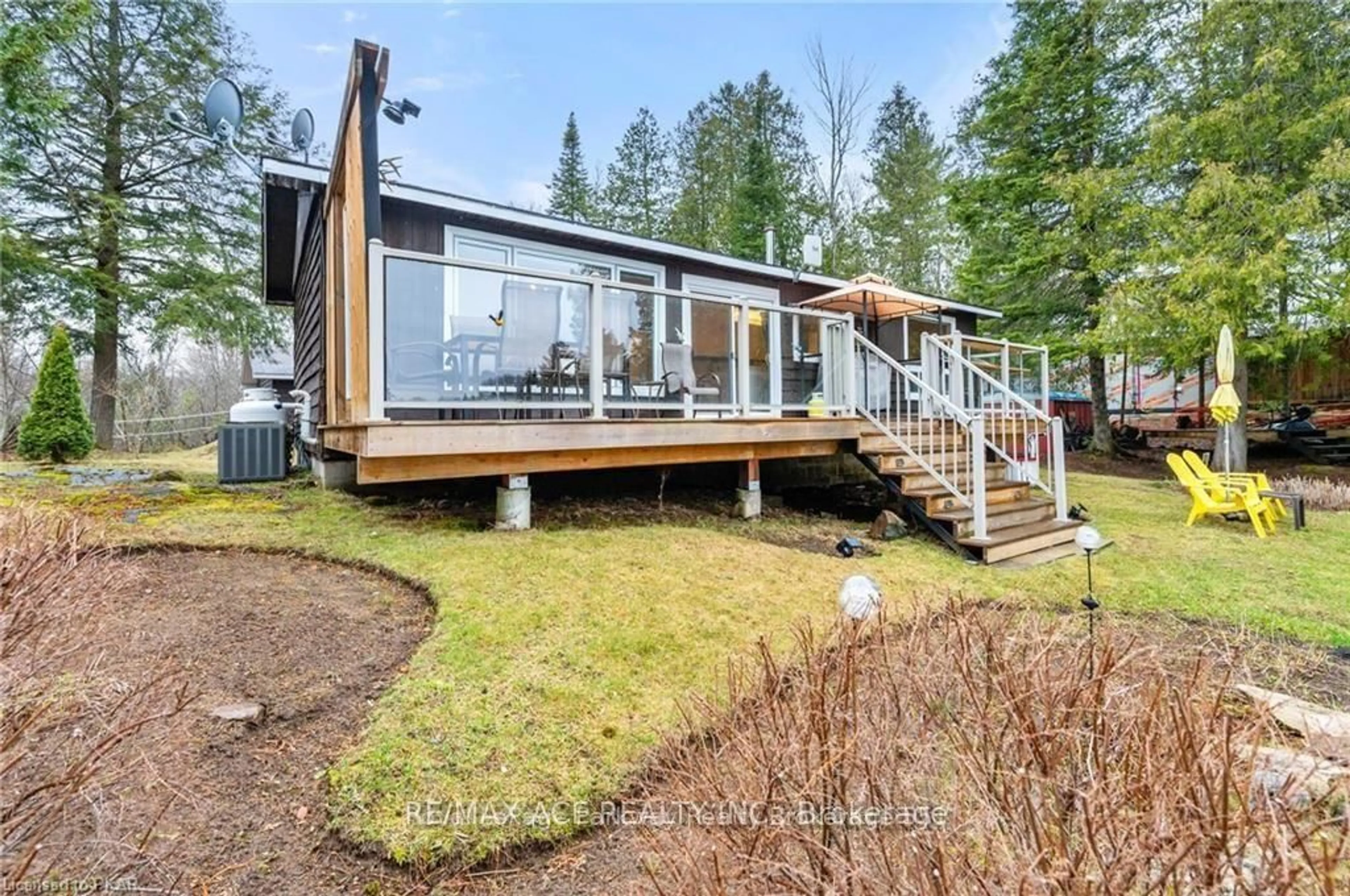 Home with vinyl exterior material, unknown for 1440 Clement Lake Rd, Highlands East Ontario K0L 3C0