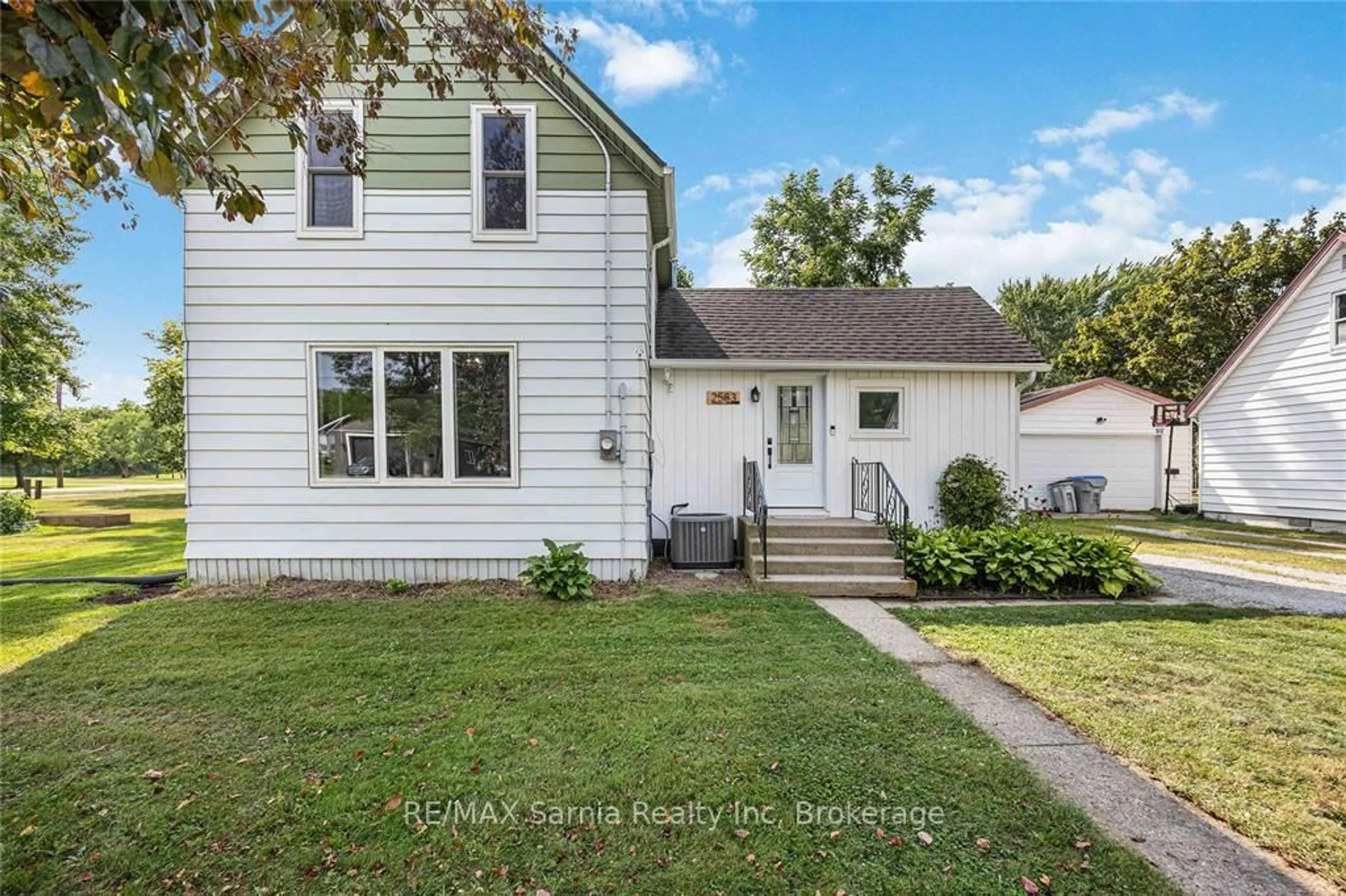 Home with vinyl exterior material, street for 2583 Richmond St, Oil Springs Ontario N0N 1P0