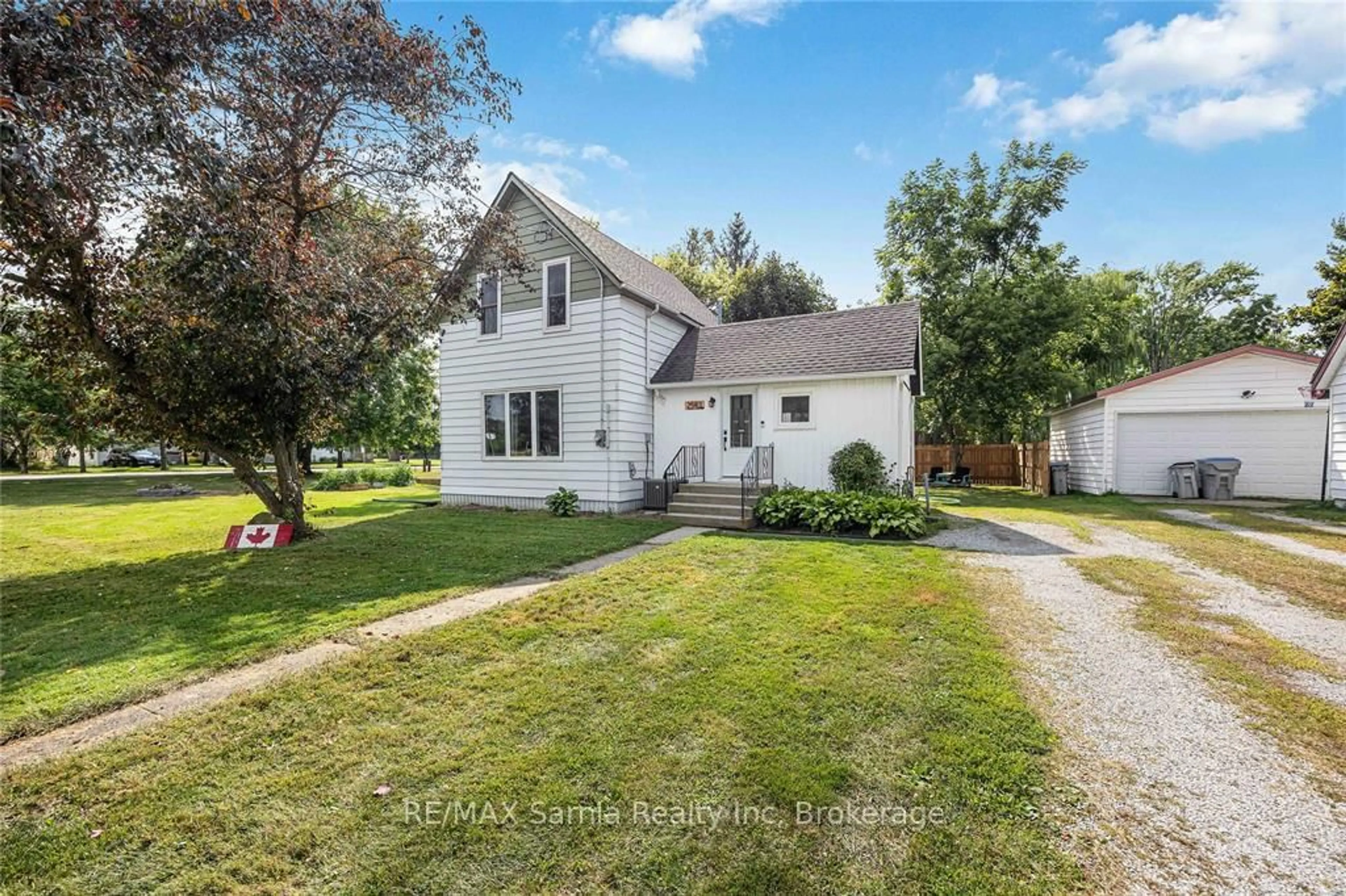 A pic from outside/outdoor area/front of a property/back of a property/a pic from drone, street for 2583 Richmond St, Oil Springs Ontario N0N 1P0