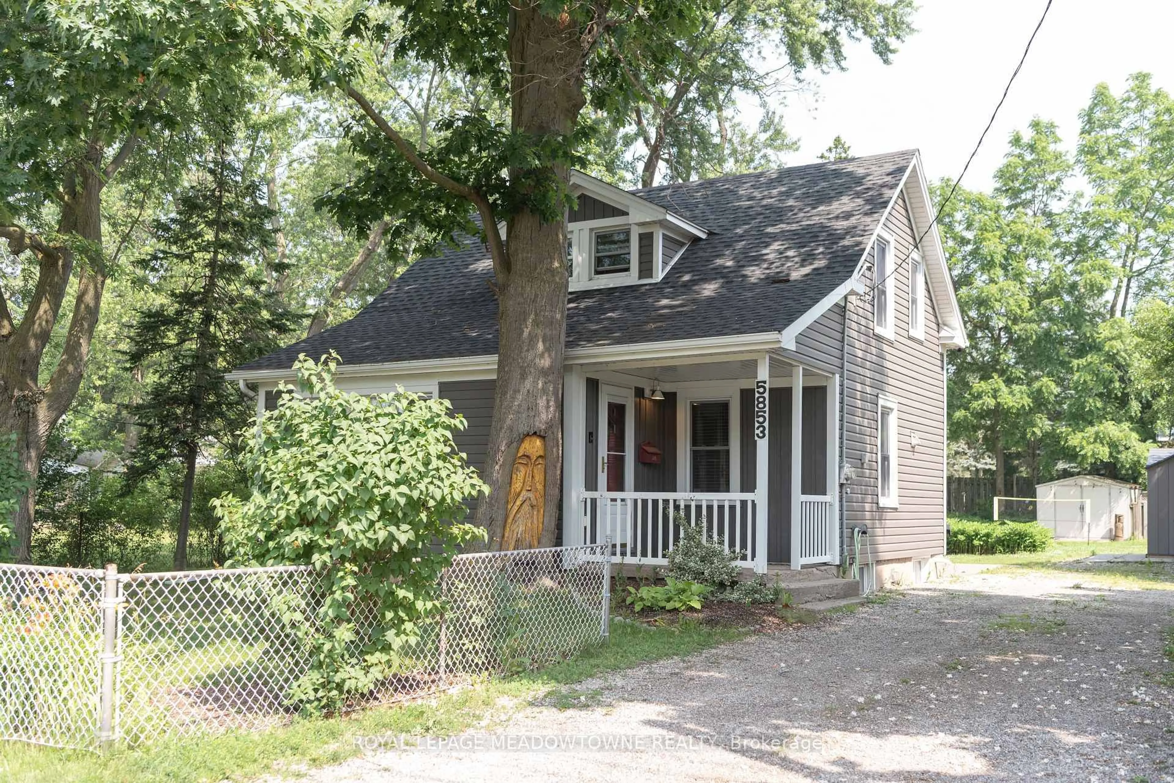 Home with vinyl exterior material, street for 5853 Mcleod Rd, Niagara Falls Ontario L2G 3E5