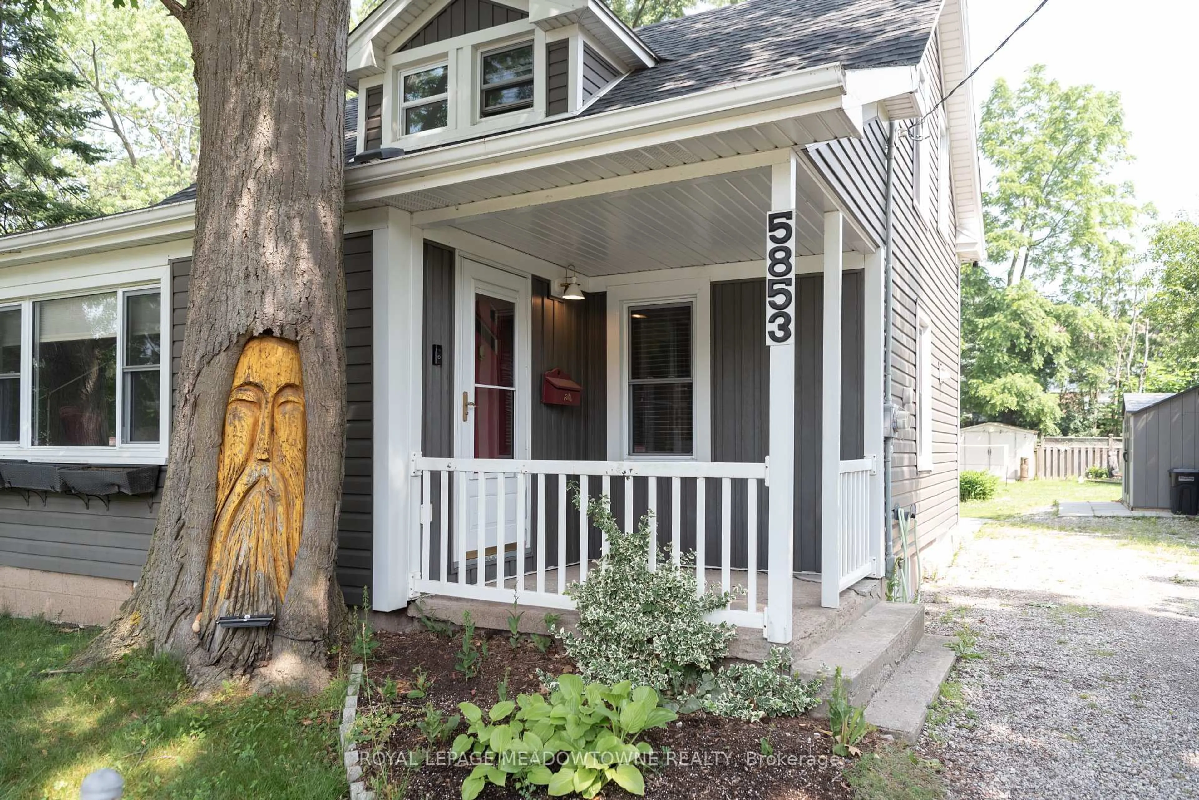 Unknown for 5853 Mcleod Rd, Niagara Falls Ontario L2G 3E5