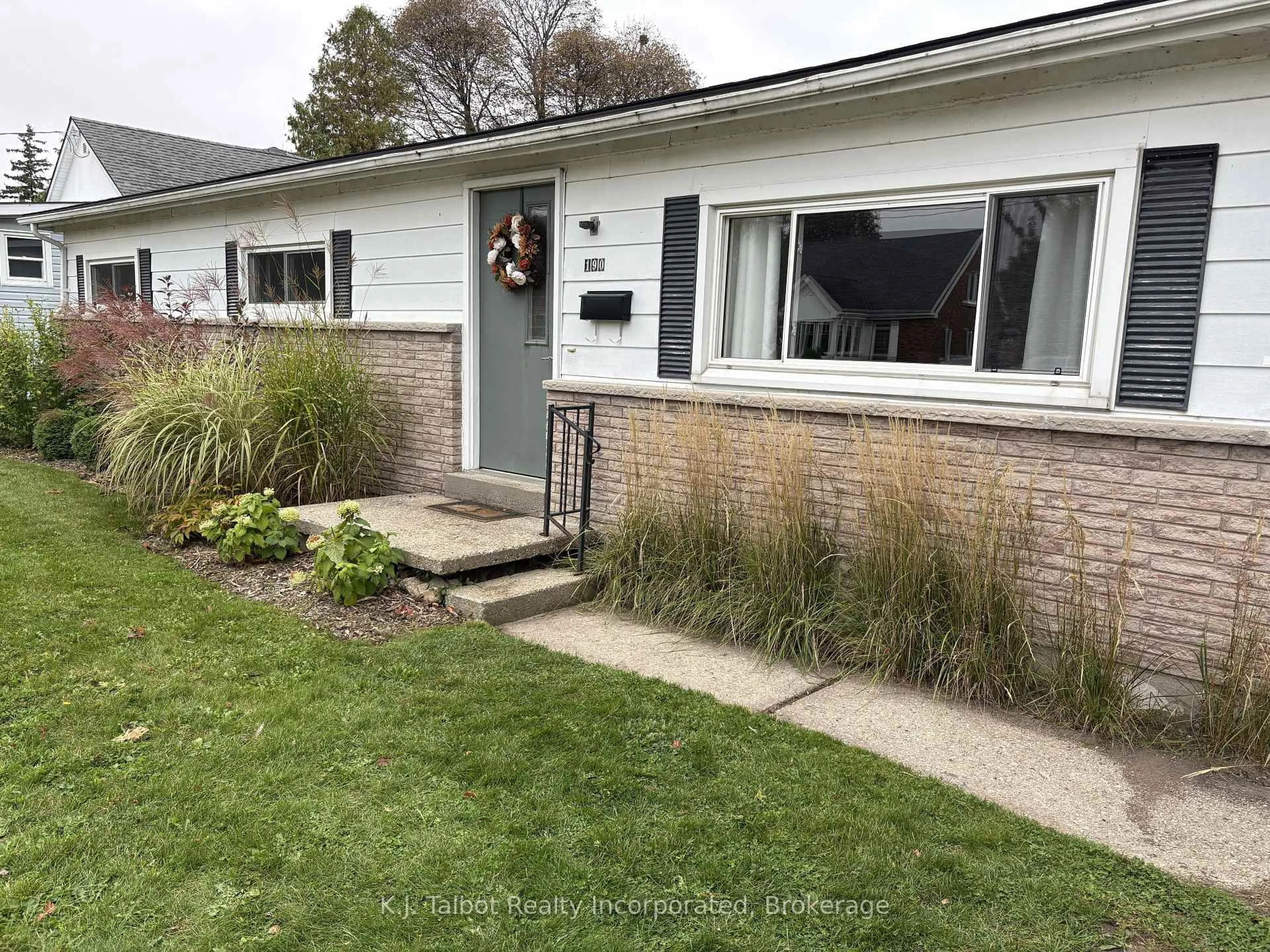 Home with vinyl exterior material, street for 190 South St, Goderich Ontario N7A 3M3