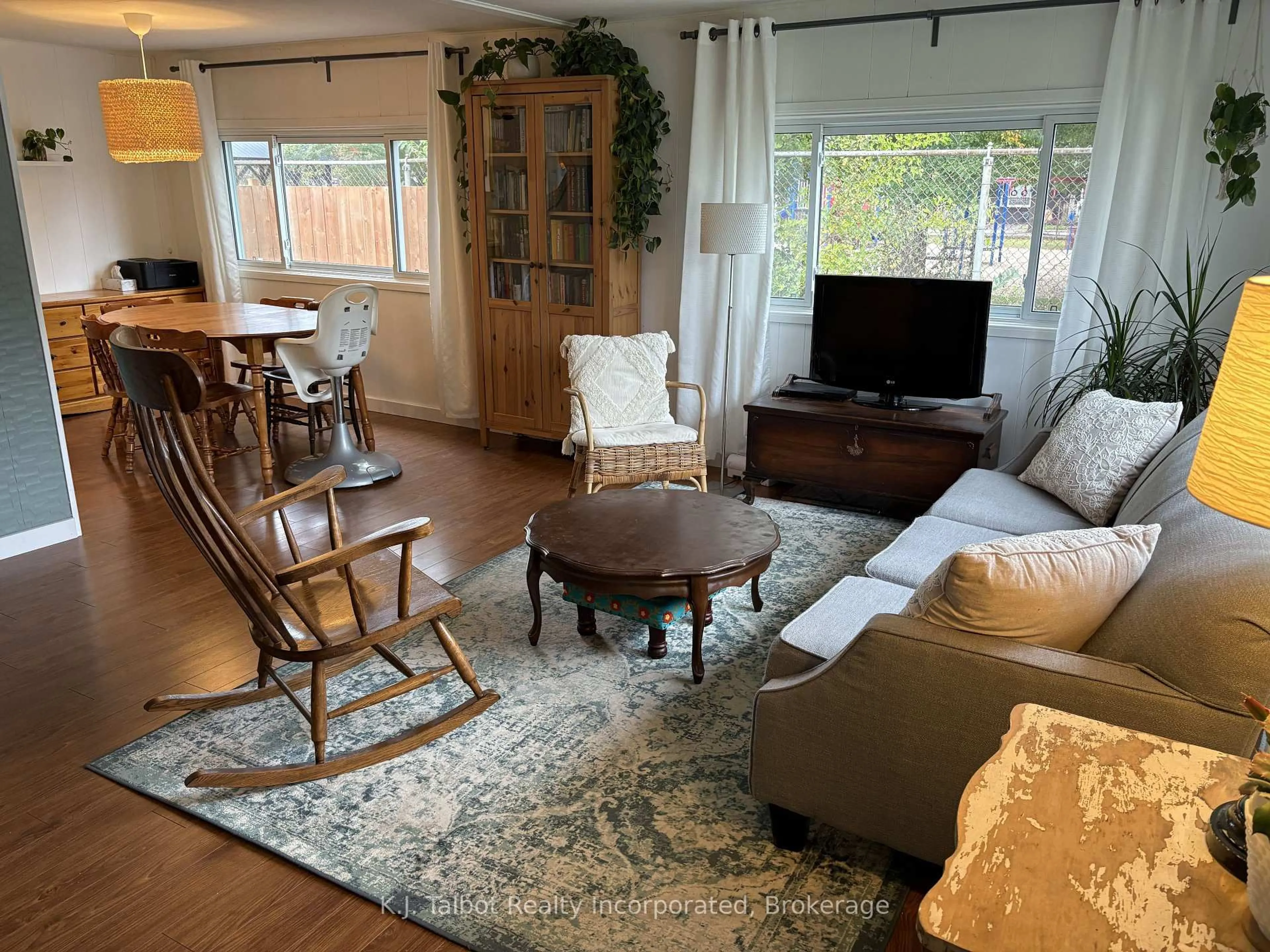 Living room with furniture, wood/laminate floor for 190 South St, Goderich Ontario N7A 3M3