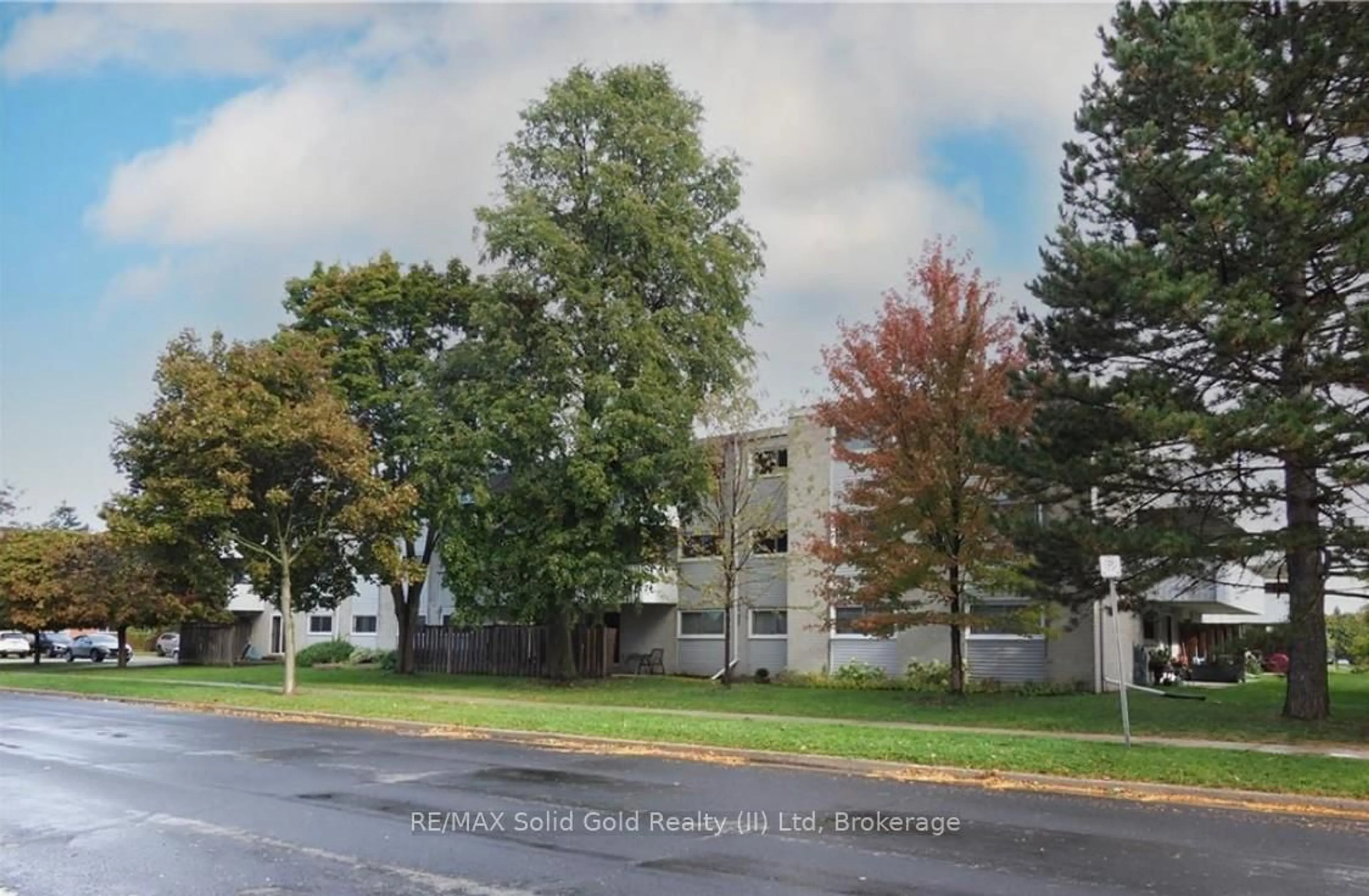 Blurry image for 80 Breckenridge Dr #102, Kitchener Ontario N2B 2N9