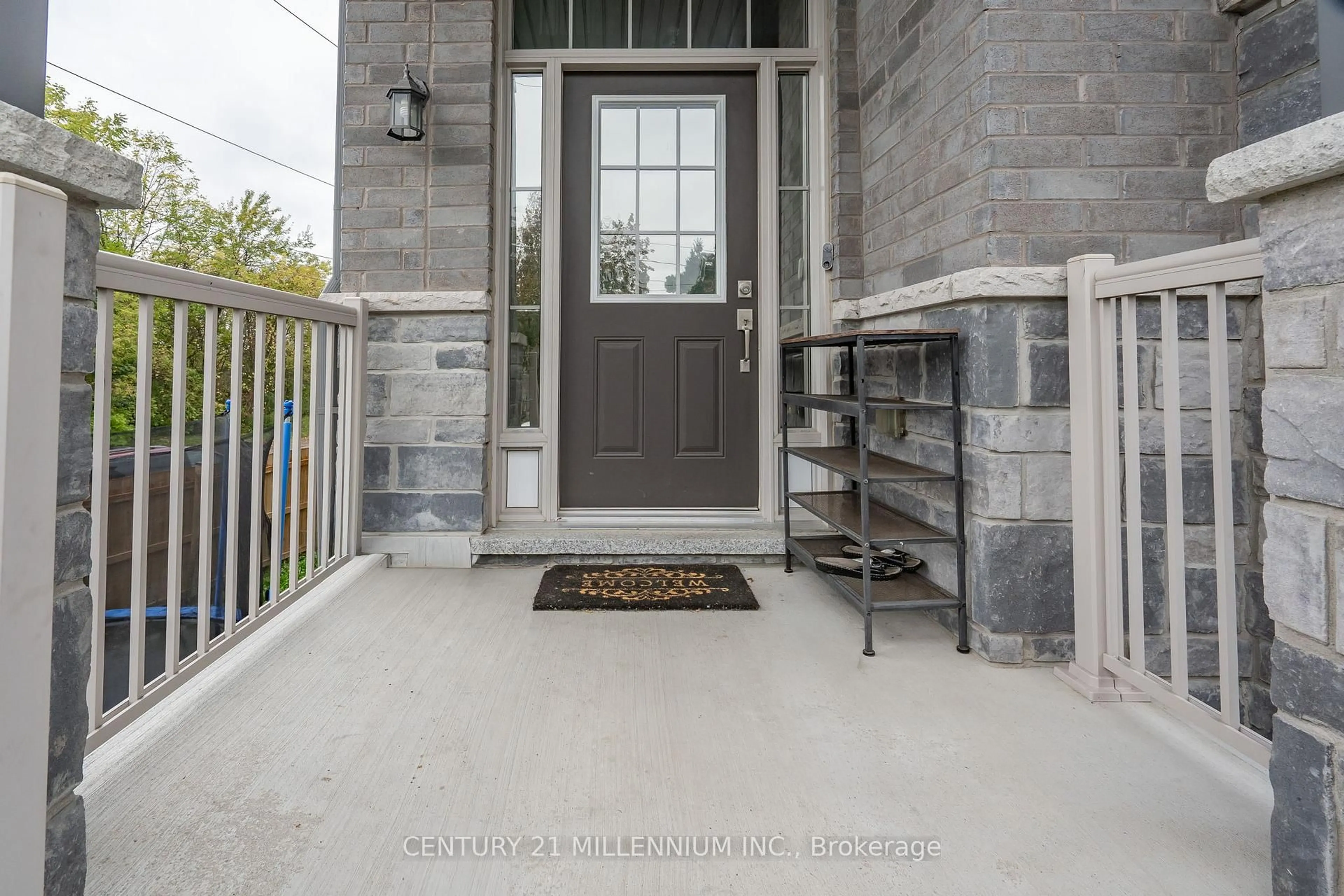 Indoor entryway for 399 Erie Ave, Brantford Ontario N3S 0E6