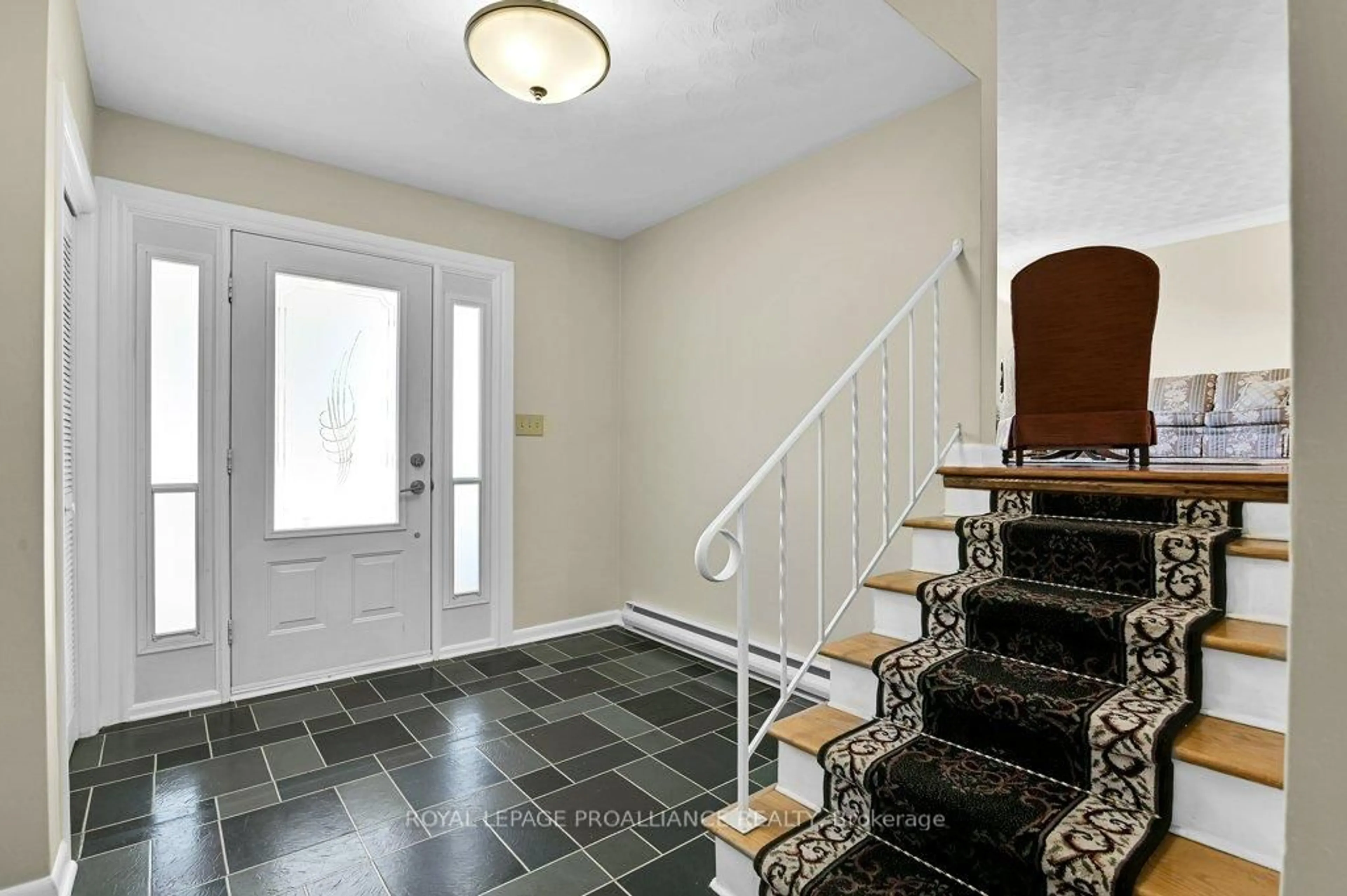 Indoor entryway for 42 Davison Ave, Brockville Ontario K6V 3C2