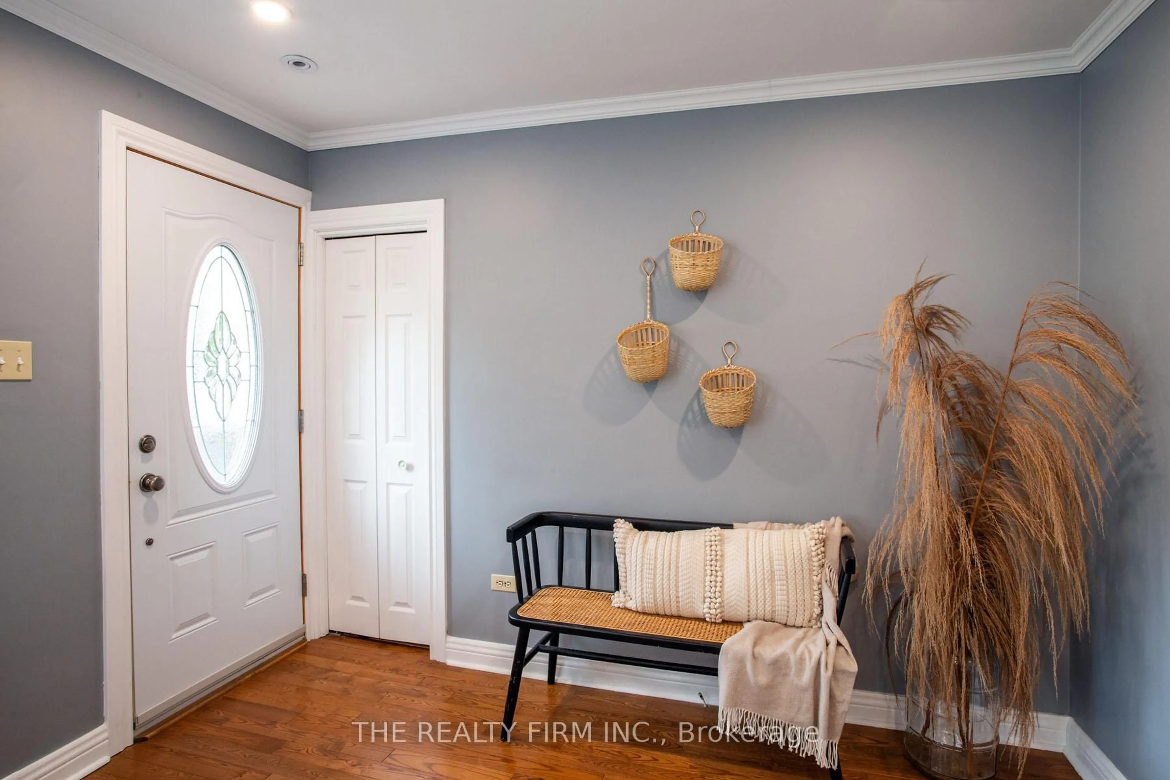 Indoor entryway for 667 Devonshire Ave, Woodstock Ontario N4S 5P9