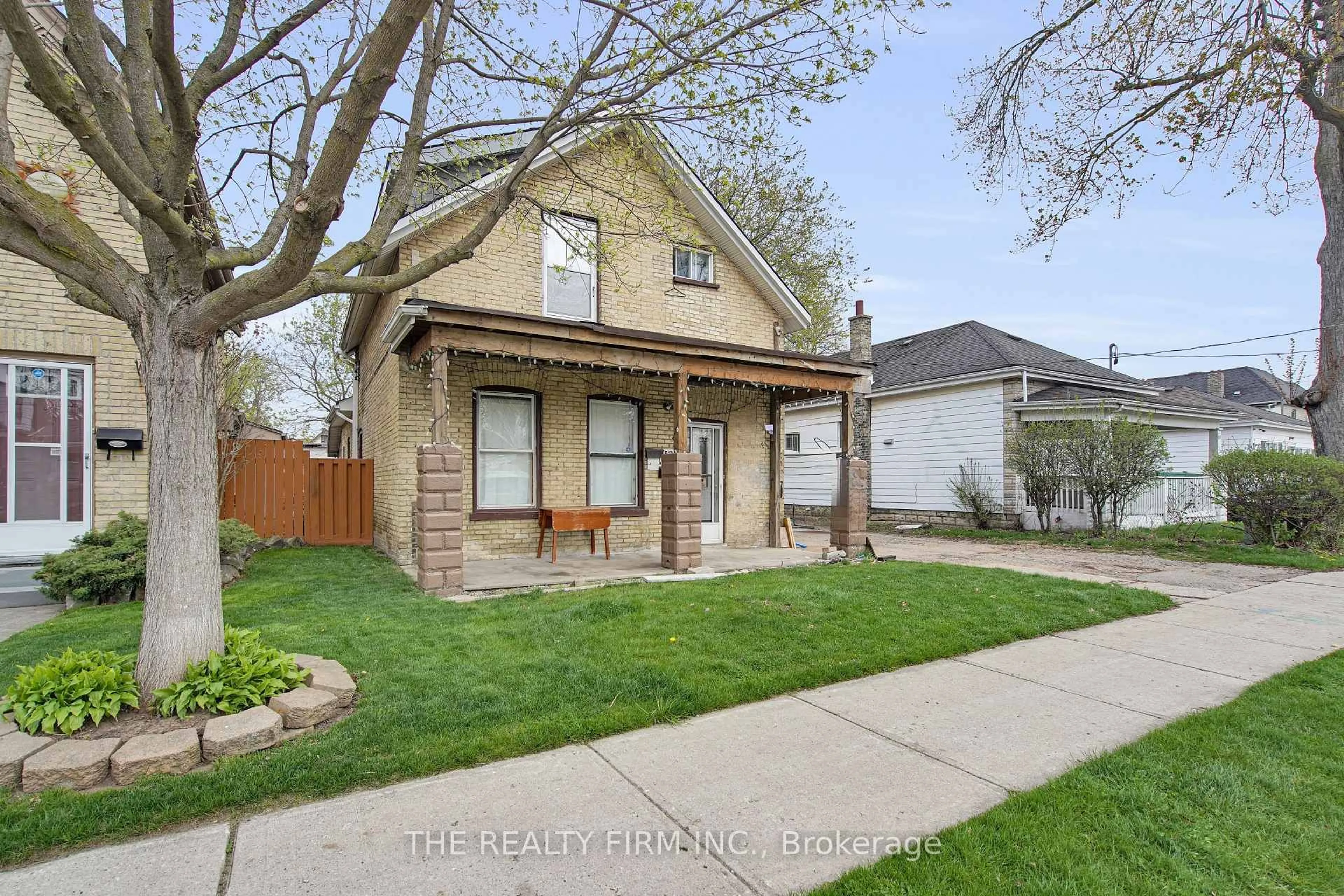 Home with brick exterior material, street for 524 Simcoe St, London East Ontario N6B 1K4