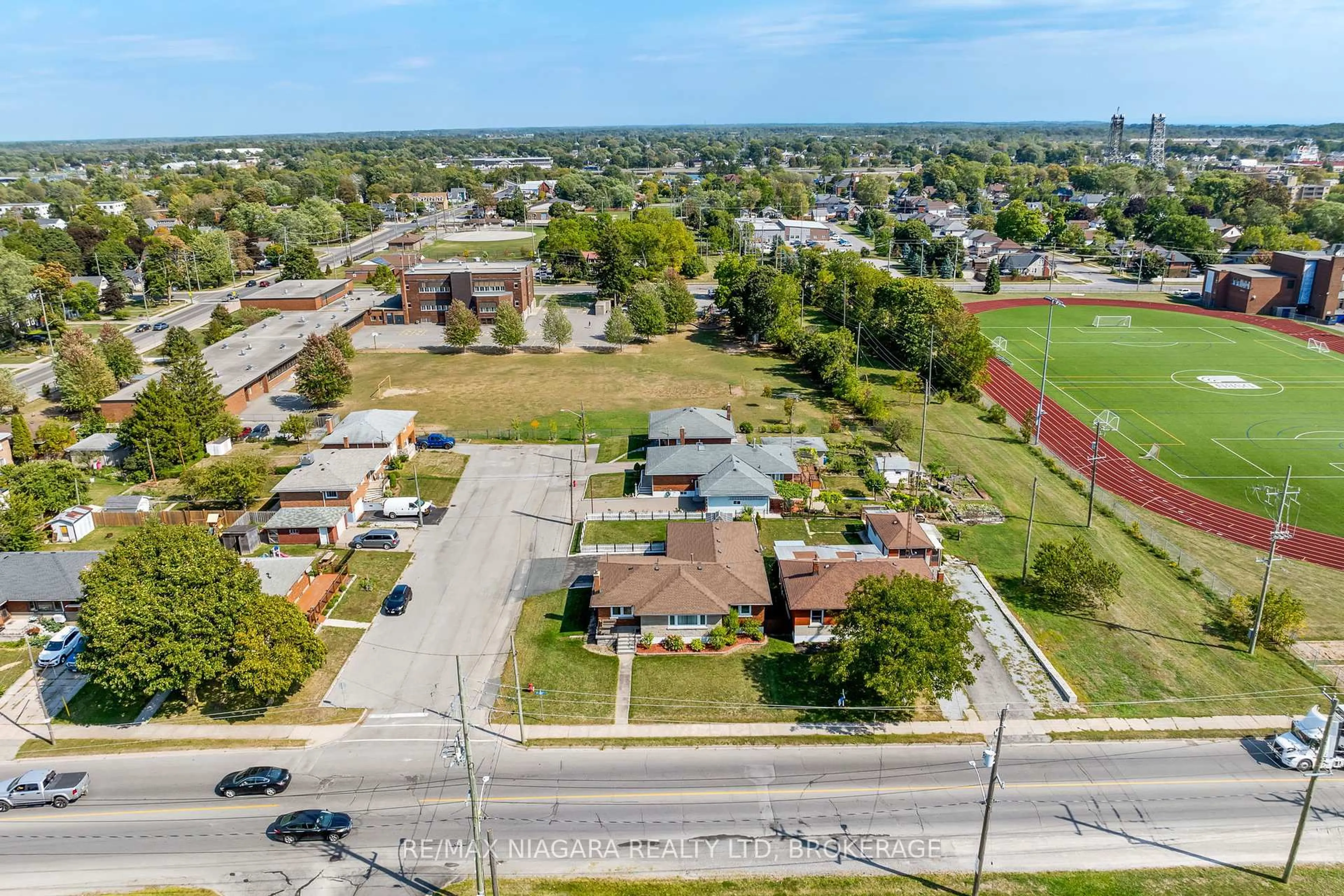 A pic from outside/outdoor area/front of a property/back of a property/a pic from drone, street for 419 Steele St, Port Colborne Ontario L3K 4Y1