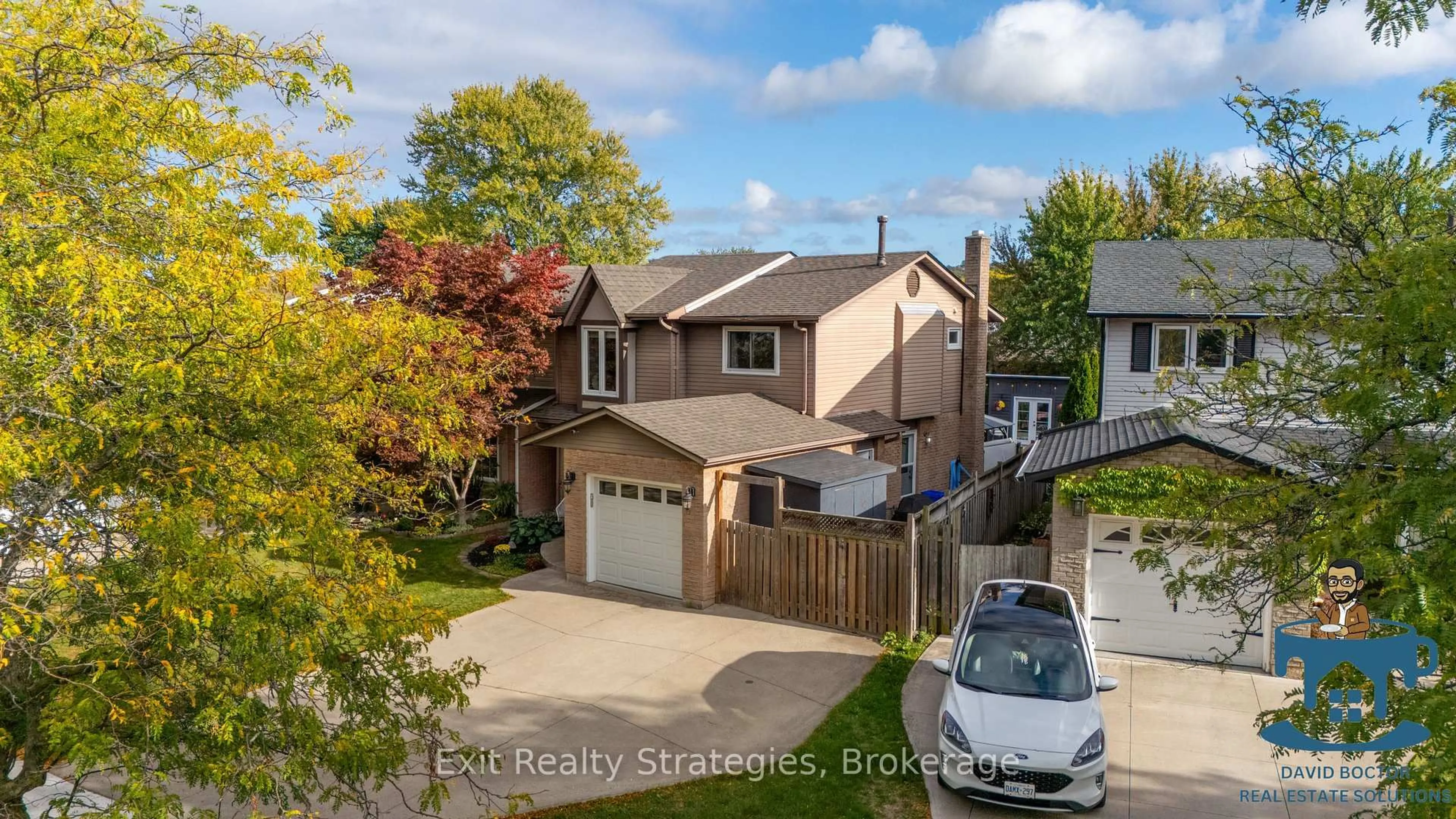 A pic from outside/outdoor area/front of a property/back of a property/a pic from drone, street for 95 Memorial Ave, Hamilton Ontario L8G 4C6