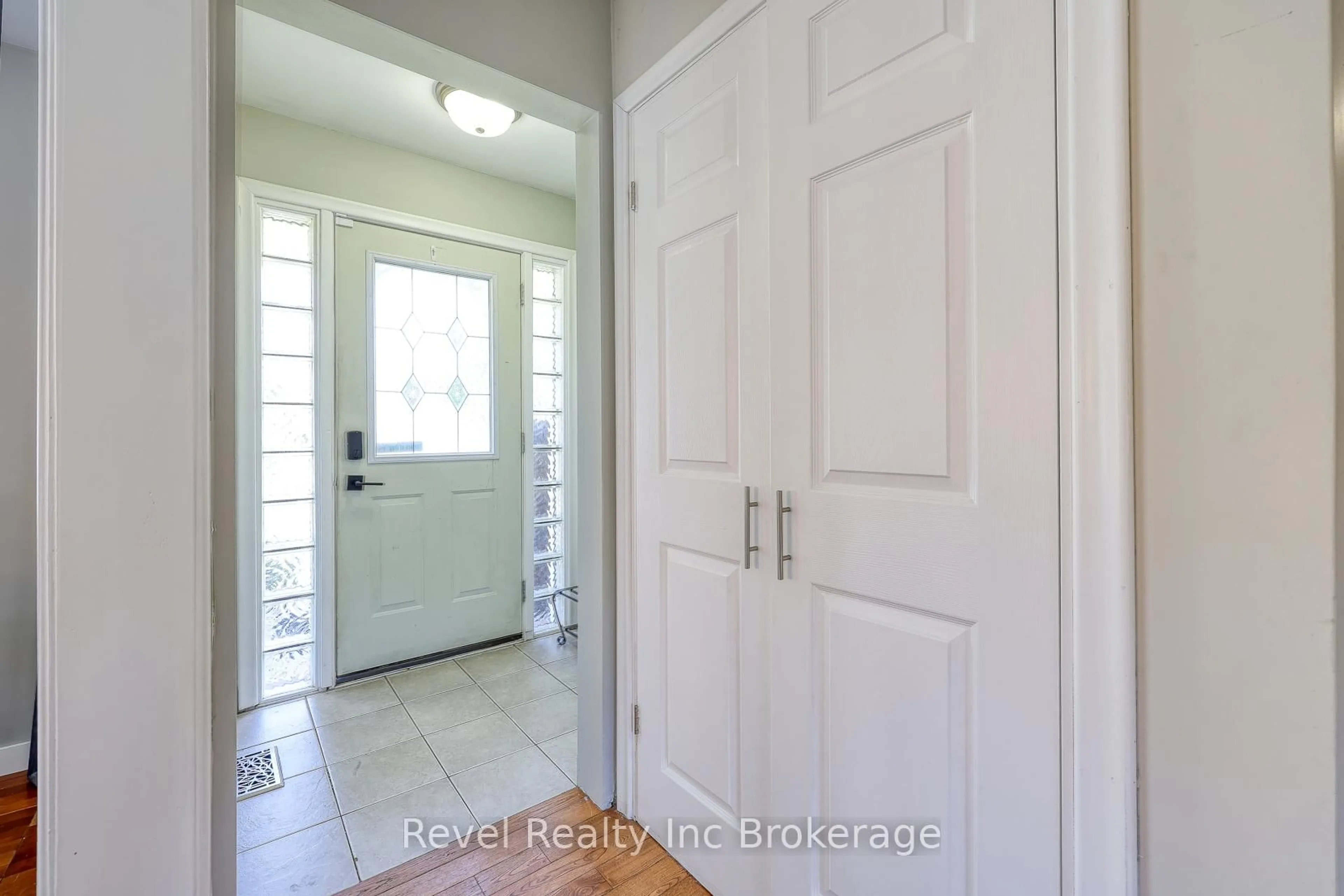 Indoor entryway for 82 Bee St, Woodstock Ontario N4S 3Z3