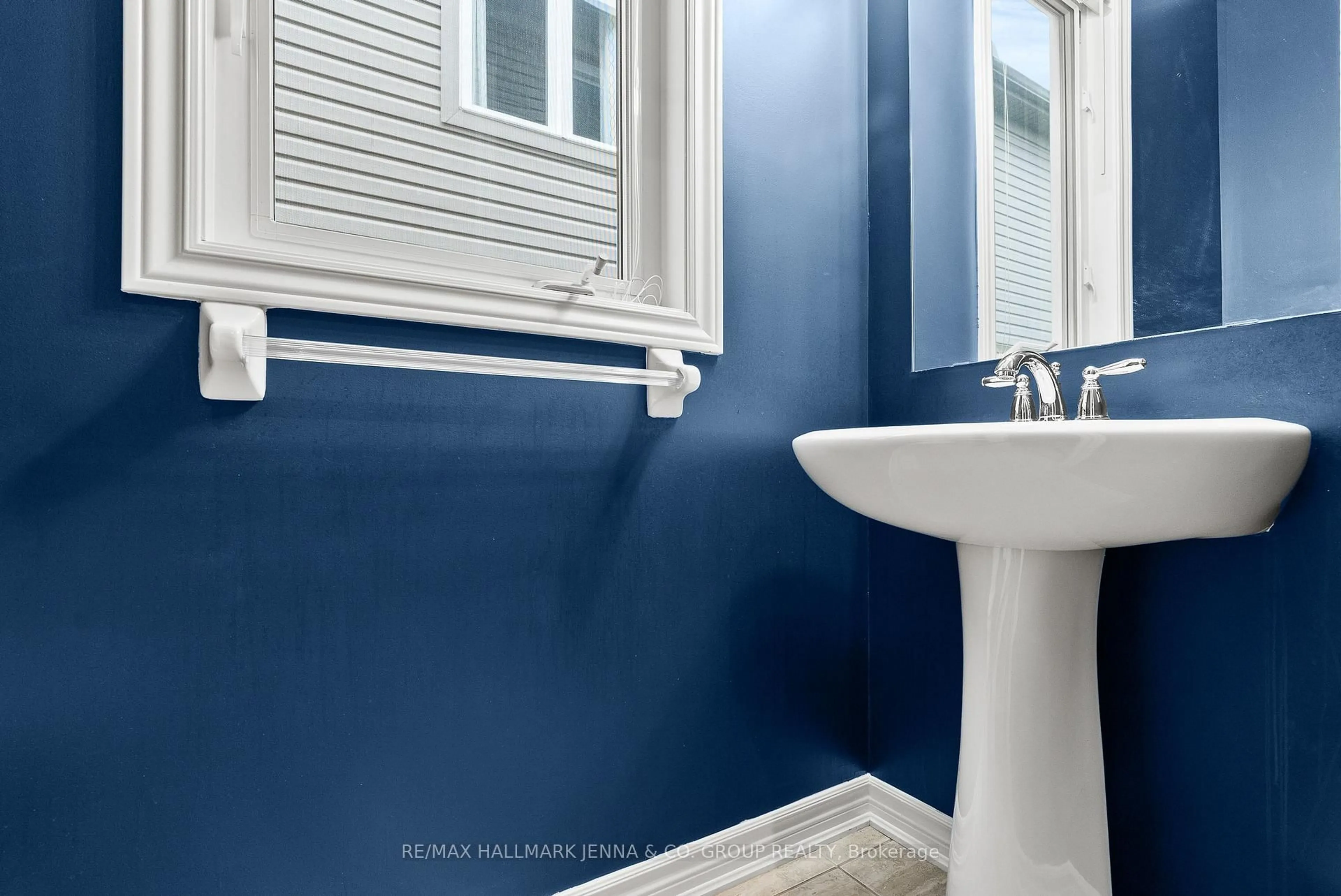 Standard bathroom, ceramic/tile floor for 326 Gallantry Way, Stittsville Ontario K2S 0P8