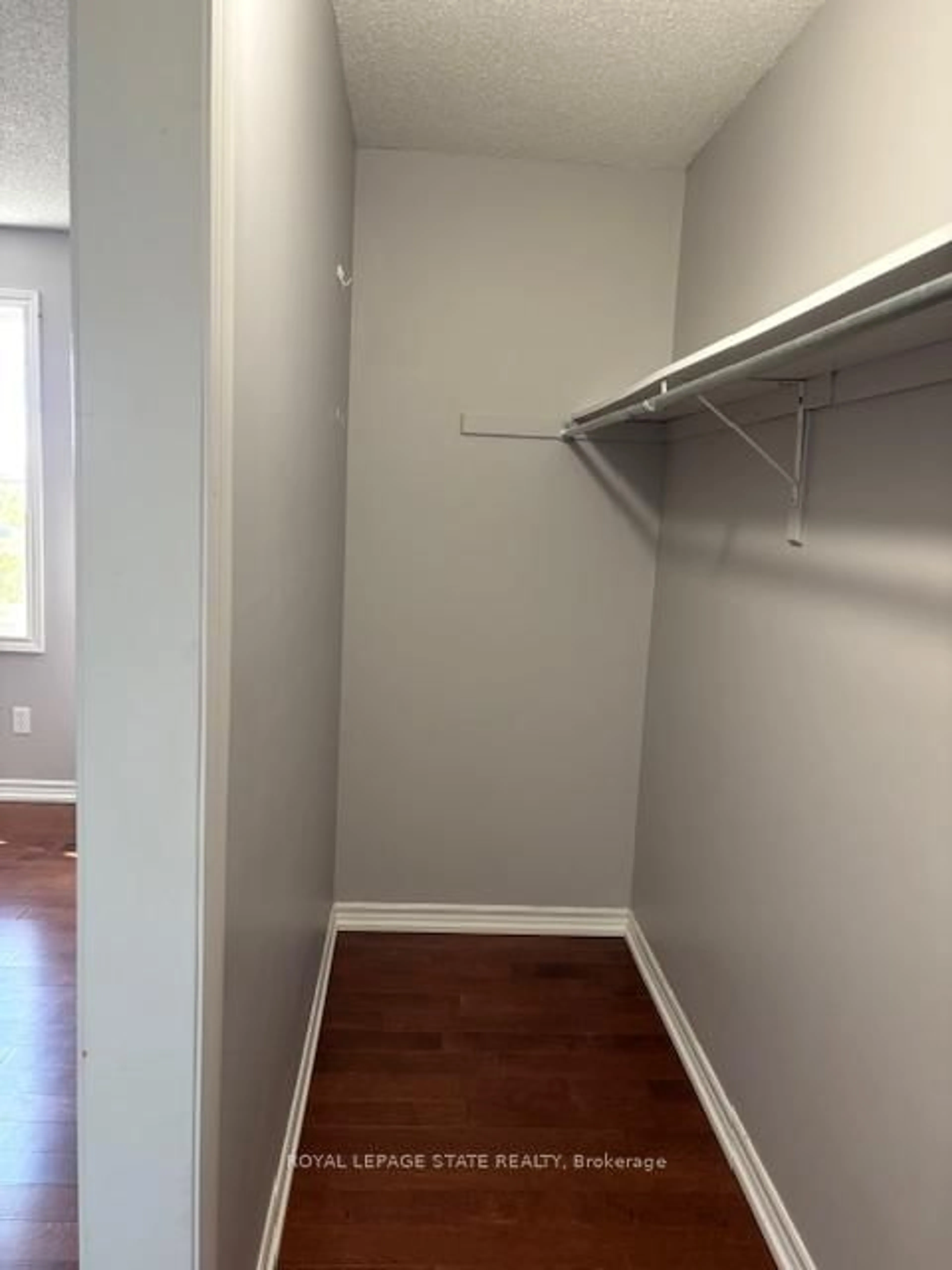 A pic of a room for 45 Thames Way, Hamilton Ontario L0R 1W0