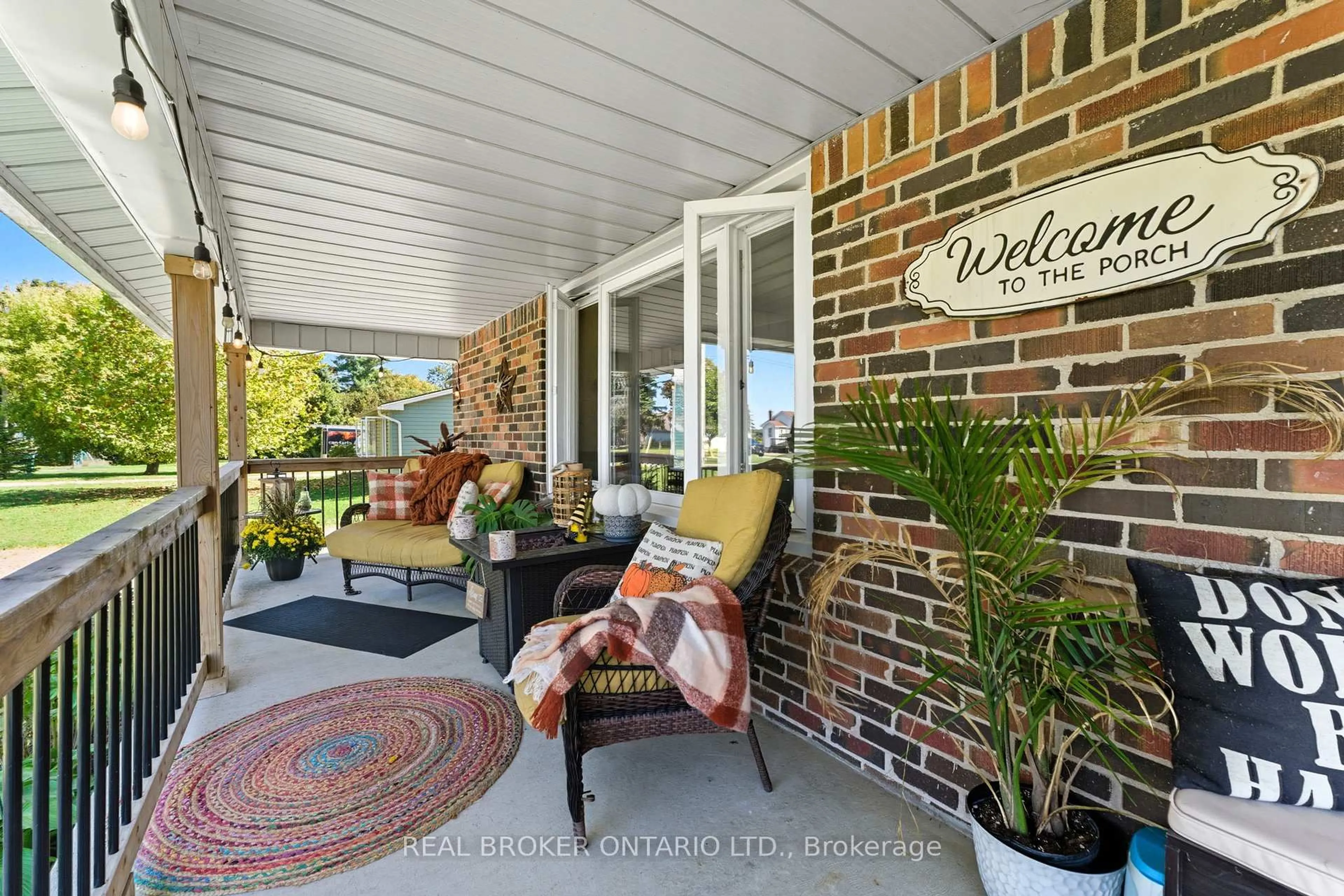 Indoor entryway for 100 LA SALETTE Rd, Norfolk Ontario N0E 1H0