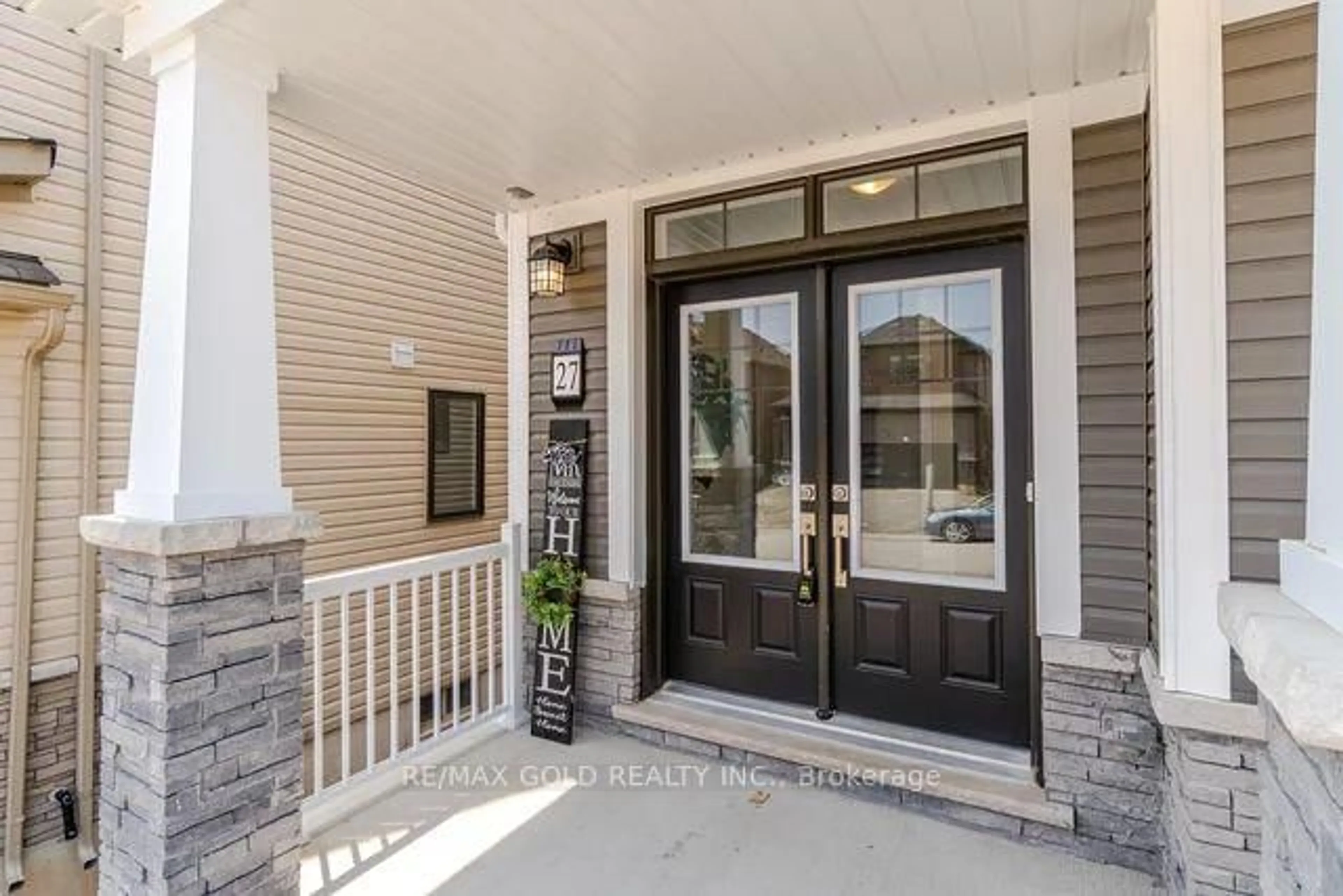 Indoor entryway for 27 Sundin Dr, Haldimand Ontario N3W 0H1