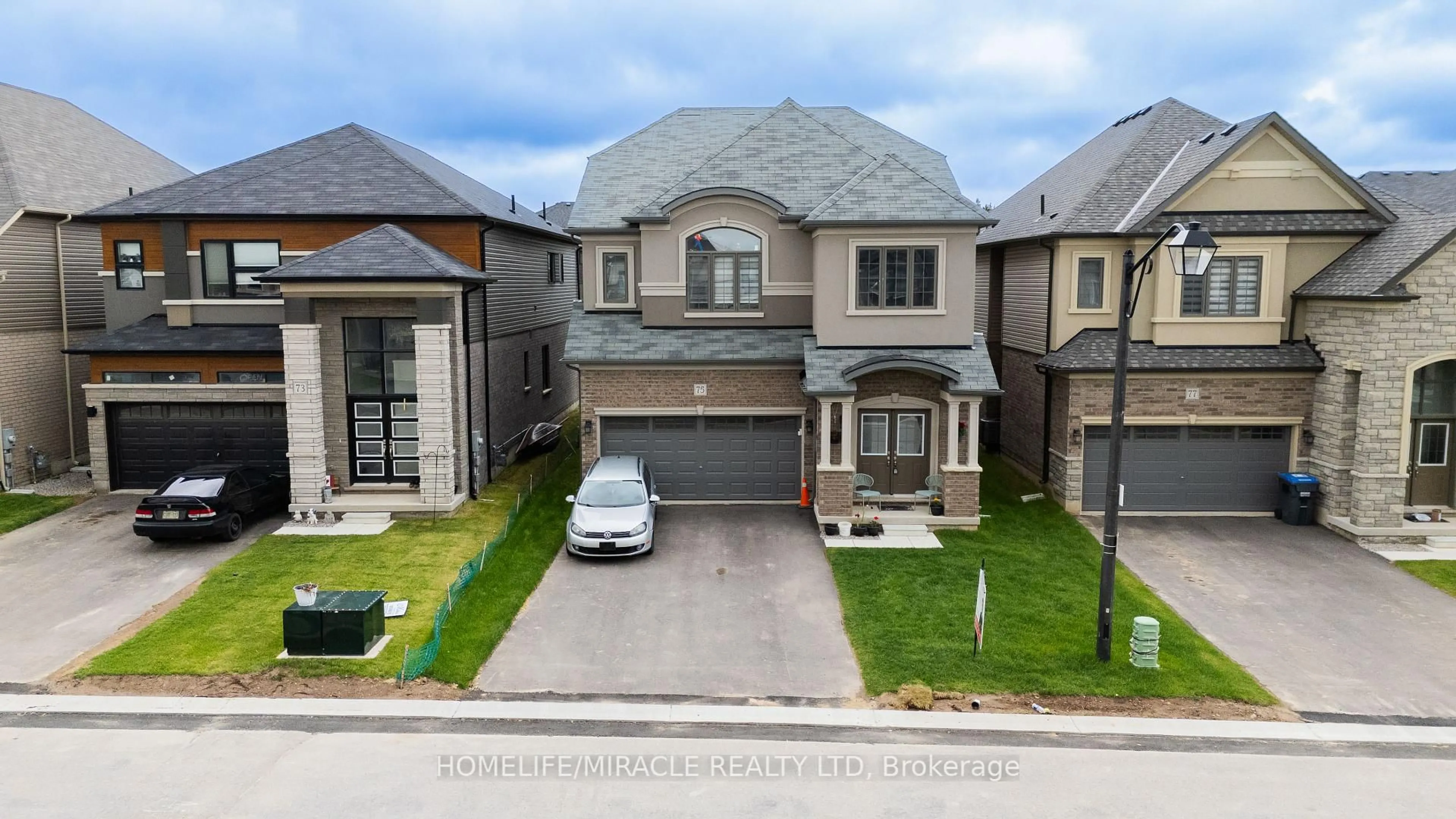 A pic from outside/outdoor area/front of a property/back of a property/a pic from drone, street for 75 Hitchman St, Brant Ontario N3L 0M1