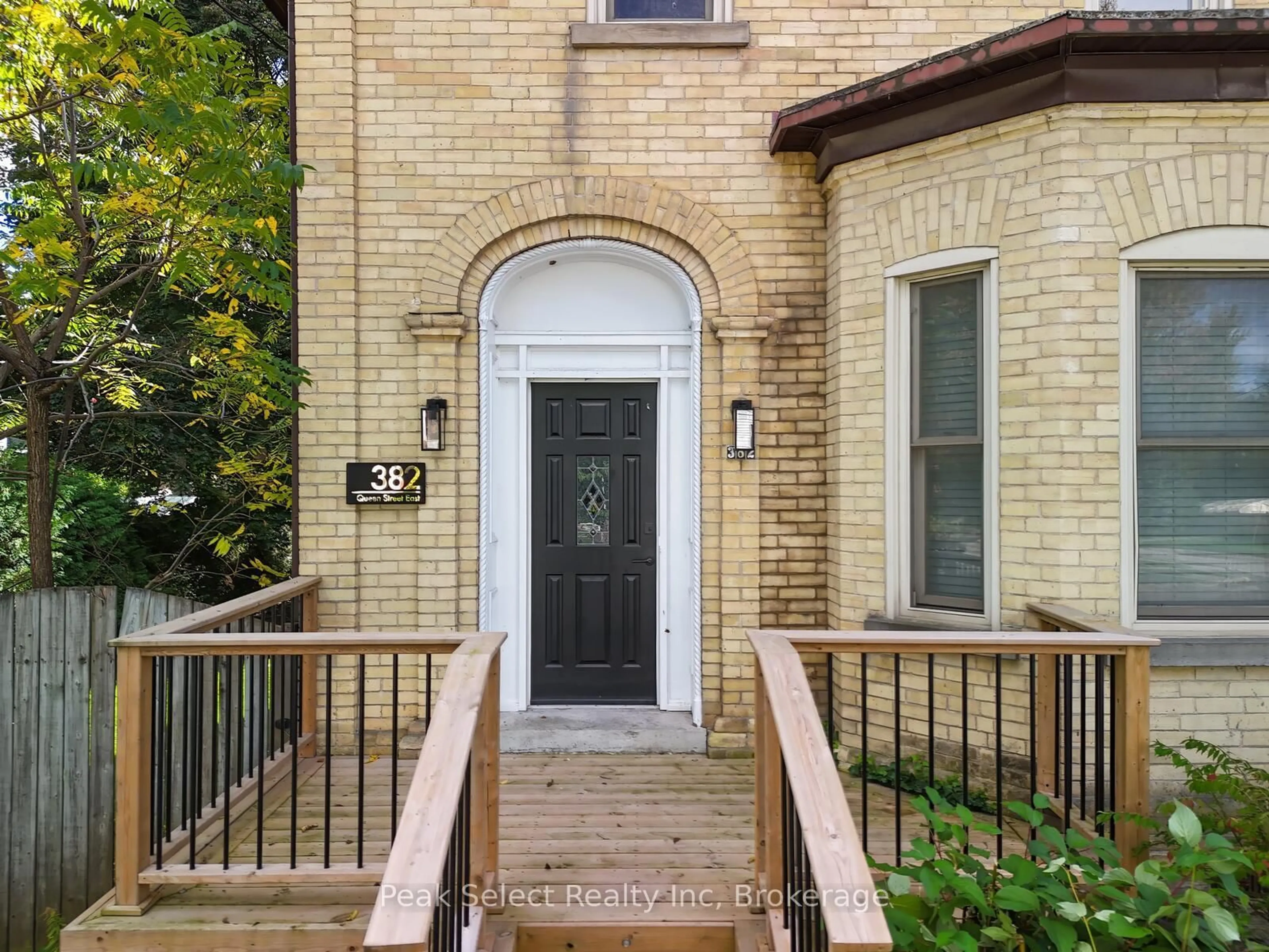 Unknown for 382 Queen St, St. Marys Ontario N4X 1B2