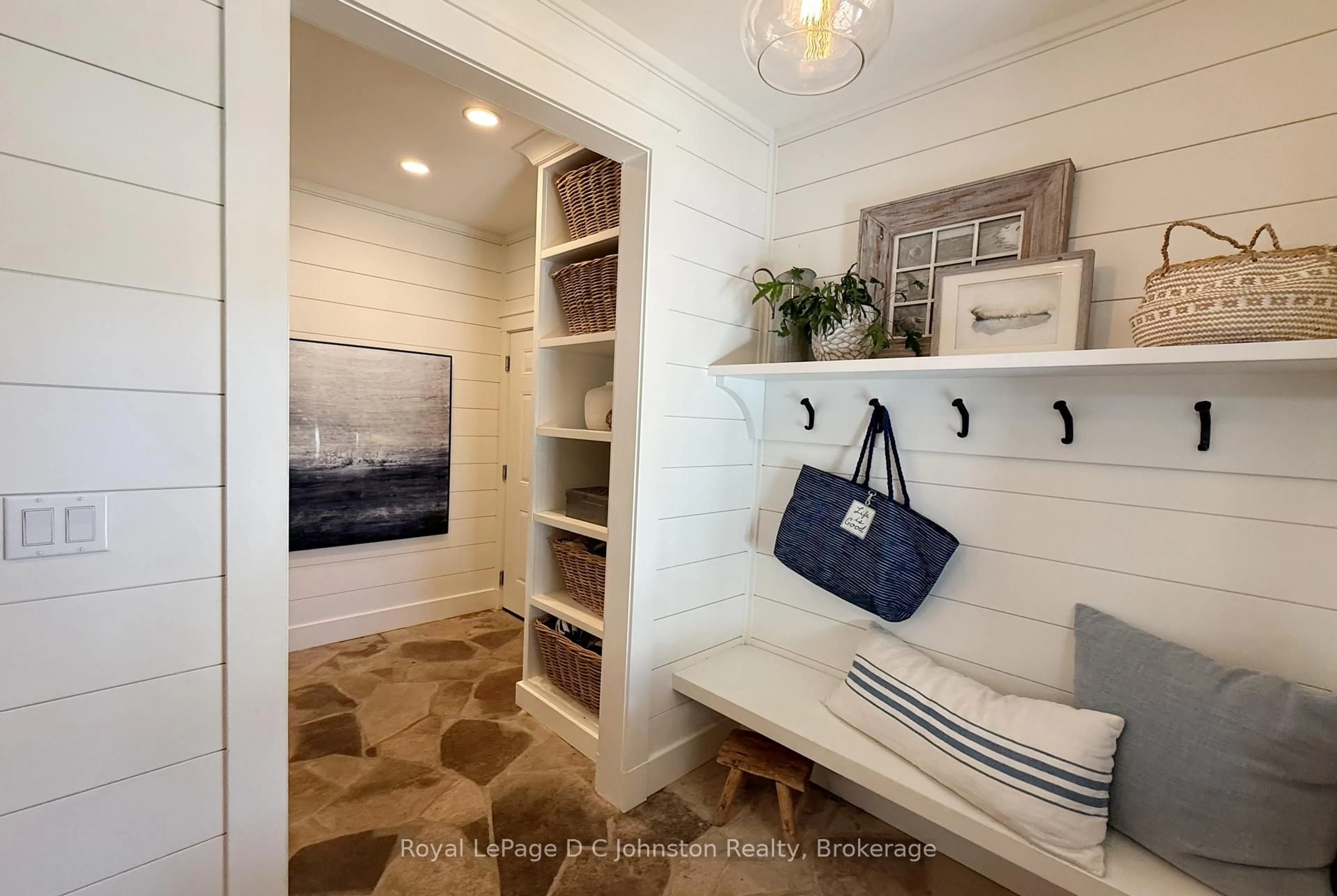 Indoor entryway for 81 Cedar Bush Dr, Saugeen Shores Ontario N0H 2L0