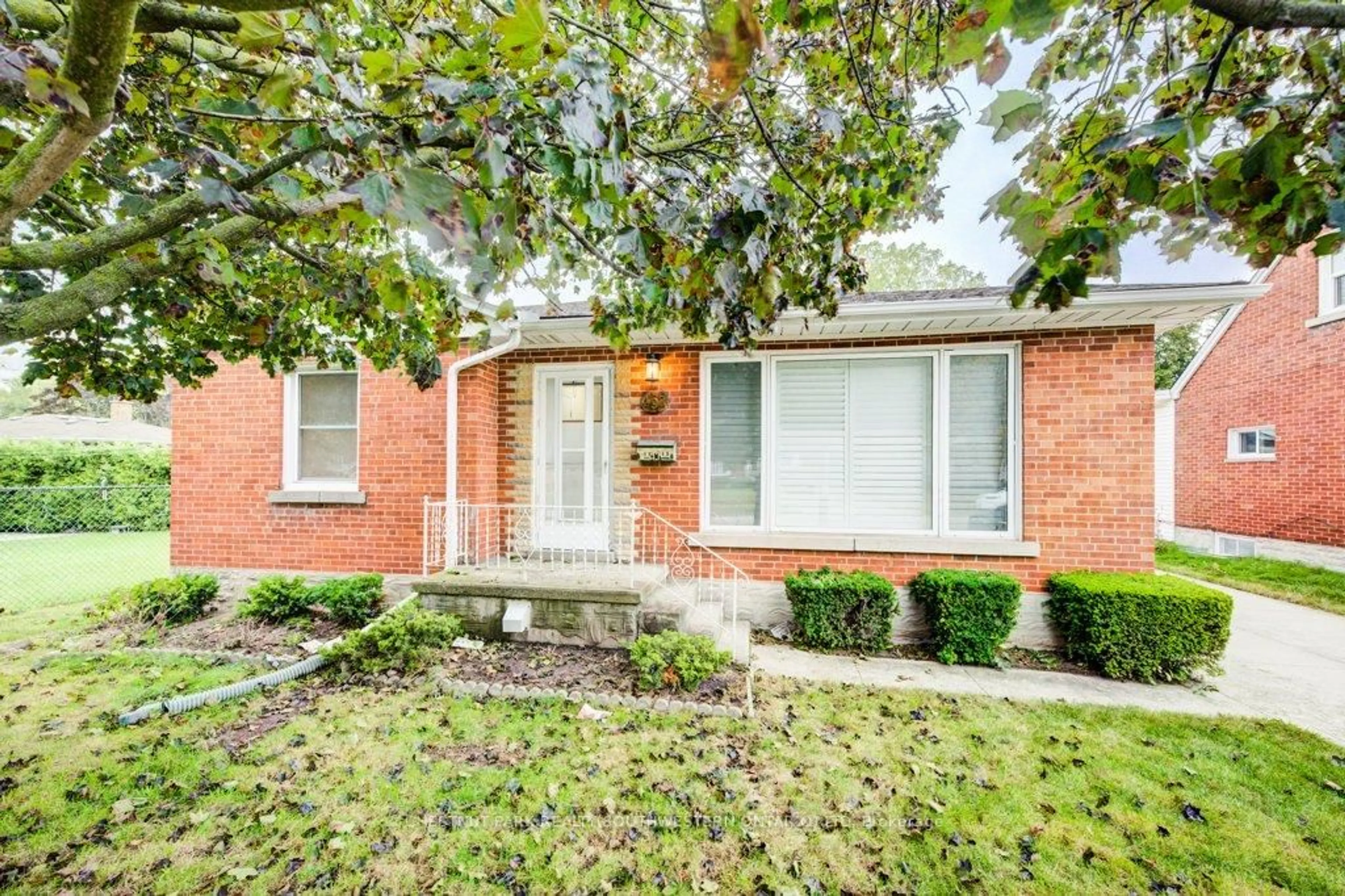 Home with brick exterior material, street for 492 Ephraim St, Kitchener Ontario N2B 2C6