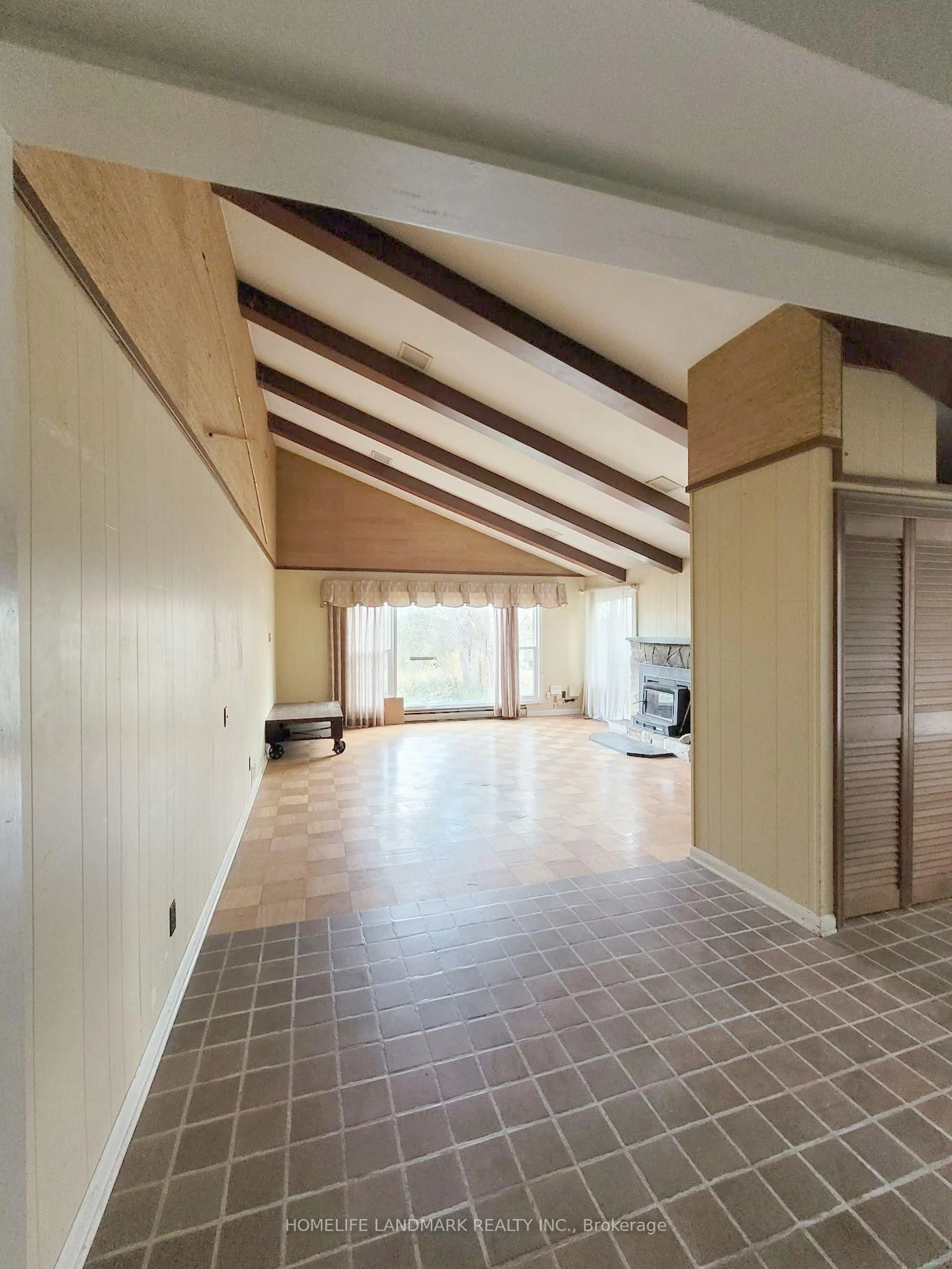 Indoor foyer for 4209 Bath Rd, Kingston Ontario K7M 4Y8