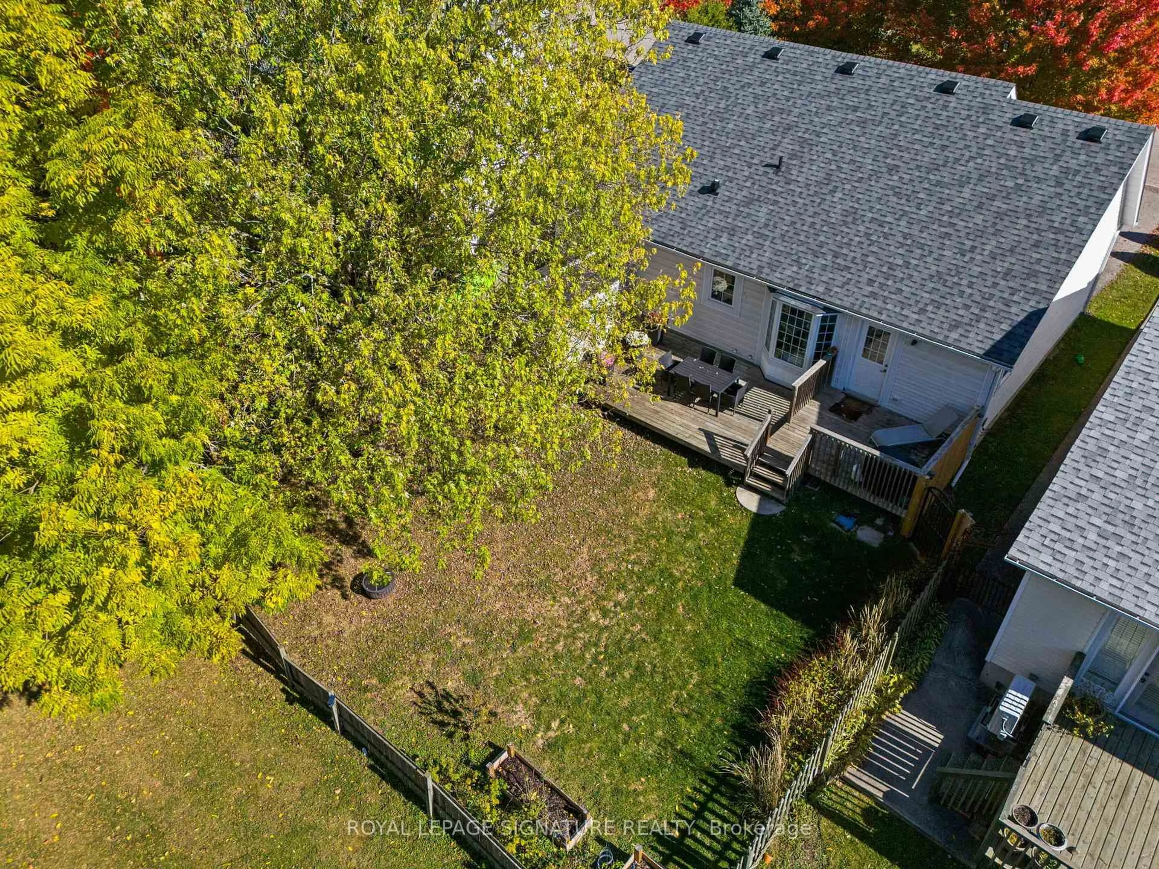 A pic from outside/outdoor area/front of a property/back of a property/a pic from drone, unknown for 17 Denby Rd, Norfolk Ontario N0A 1N4